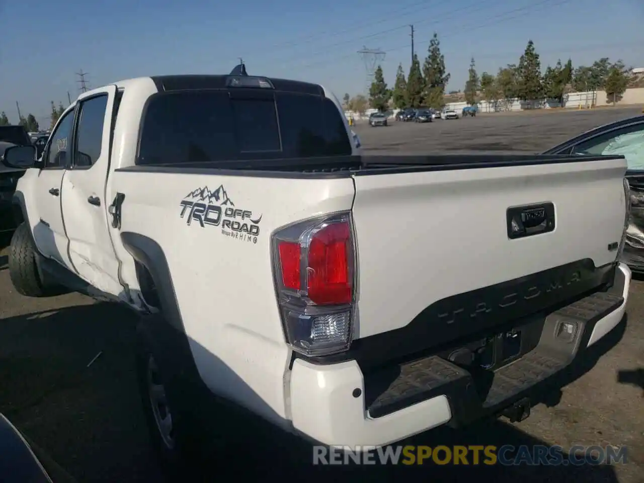 3 Photograph of a damaged car 3TMCZ5AN4LM360352 TOYOTA TACOMA 2020