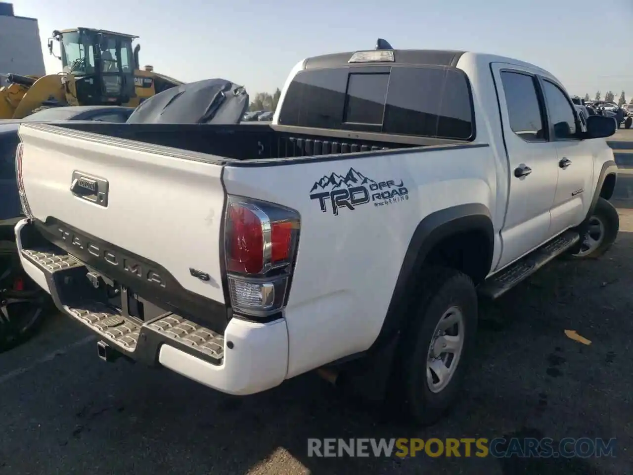 4 Photograph of a damaged car 3TMCZ5AN4LM360352 TOYOTA TACOMA 2020