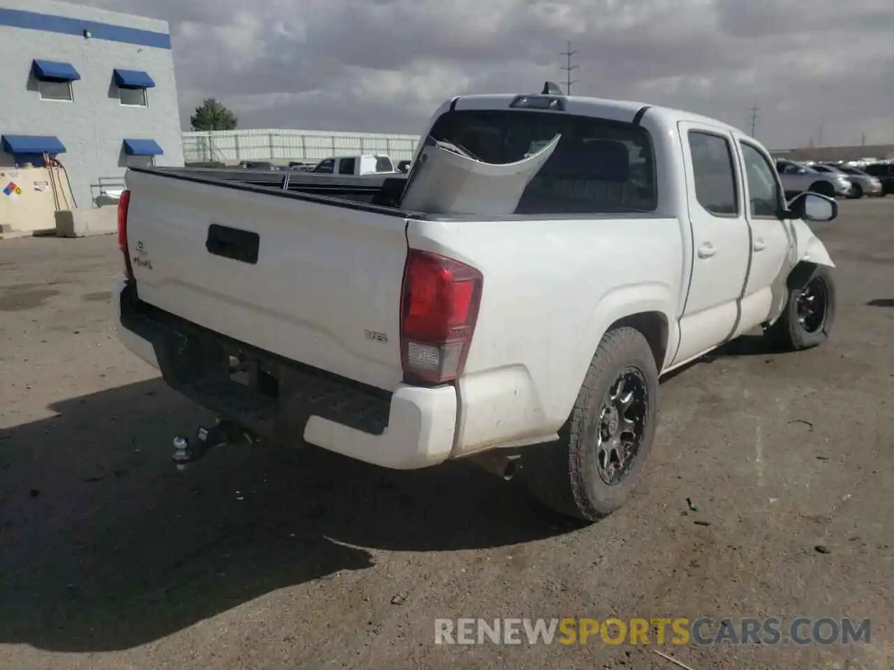 4 Photograph of a damaged car 3TMCZ5AN4LM361789 TOYOTA TACOMA 2020