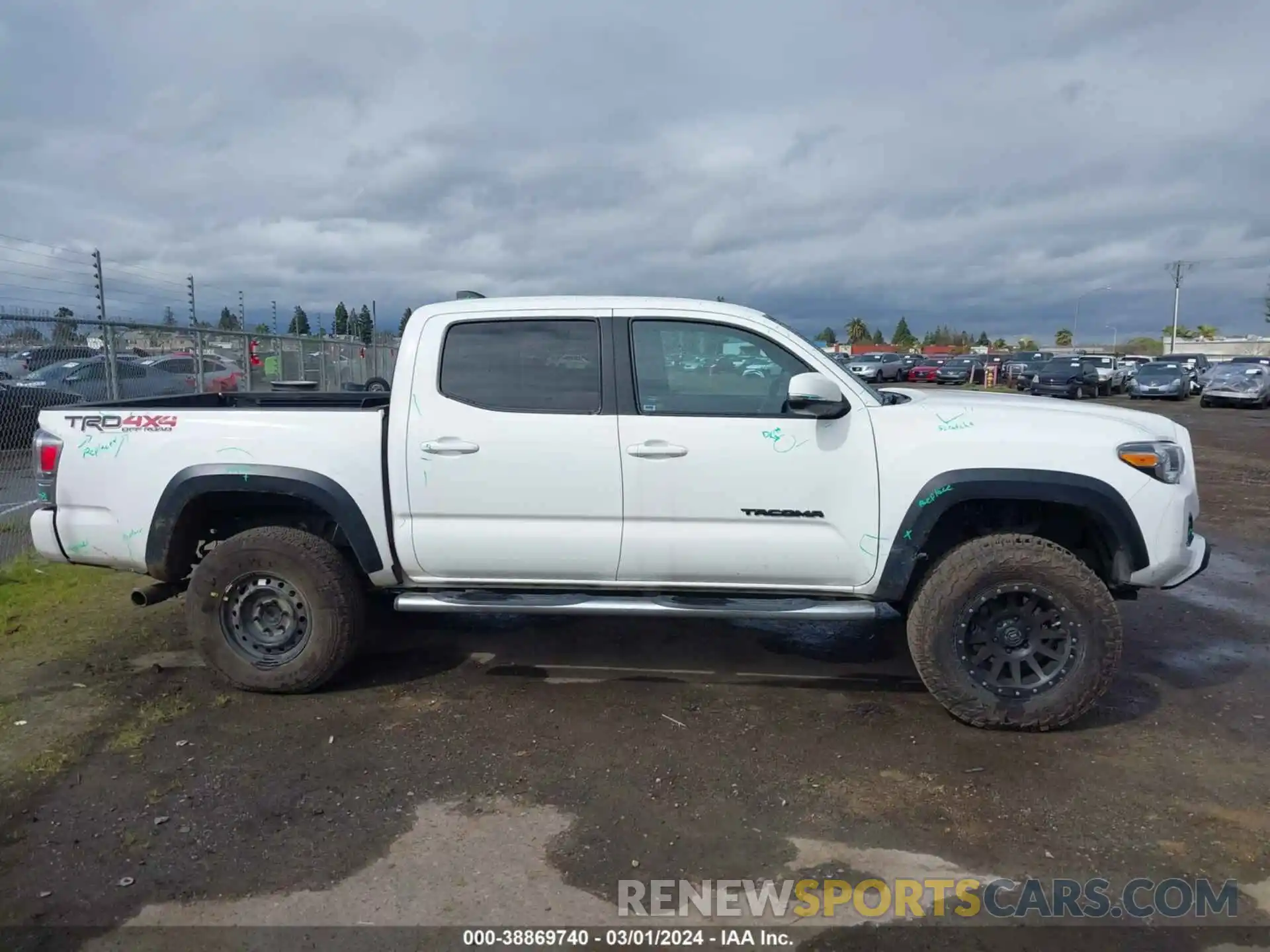 14 Photograph of a damaged car 3TMCZ5AN4LM365969 TOYOTA TACOMA 2020