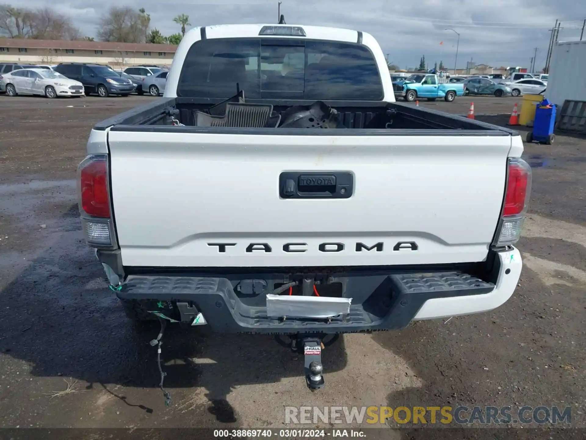 17 Photograph of a damaged car 3TMCZ5AN4LM365969 TOYOTA TACOMA 2020