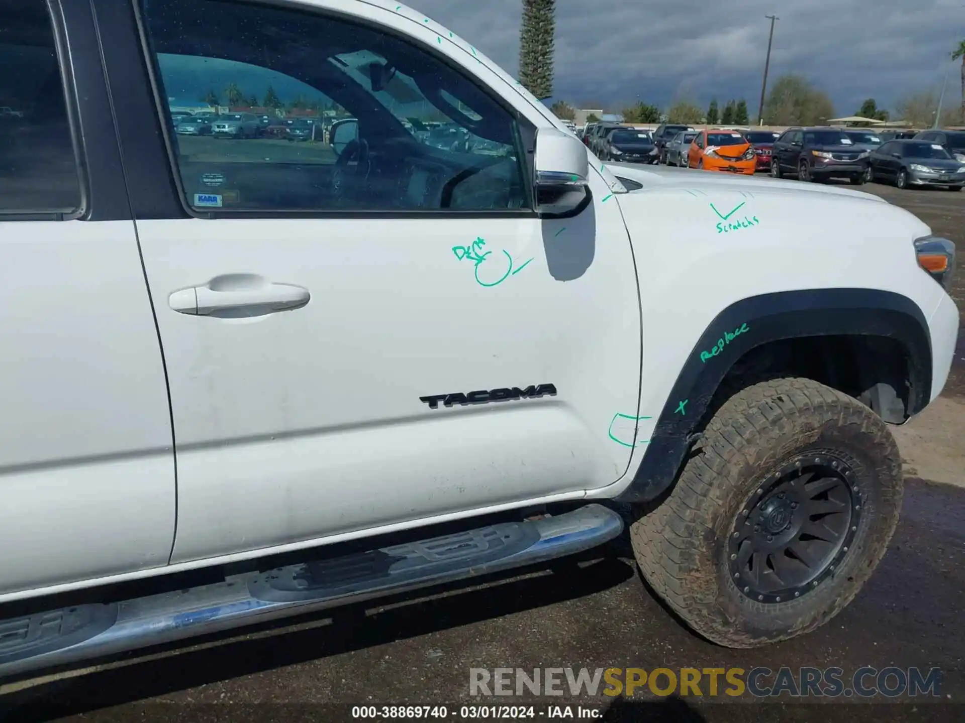 18 Photograph of a damaged car 3TMCZ5AN4LM365969 TOYOTA TACOMA 2020