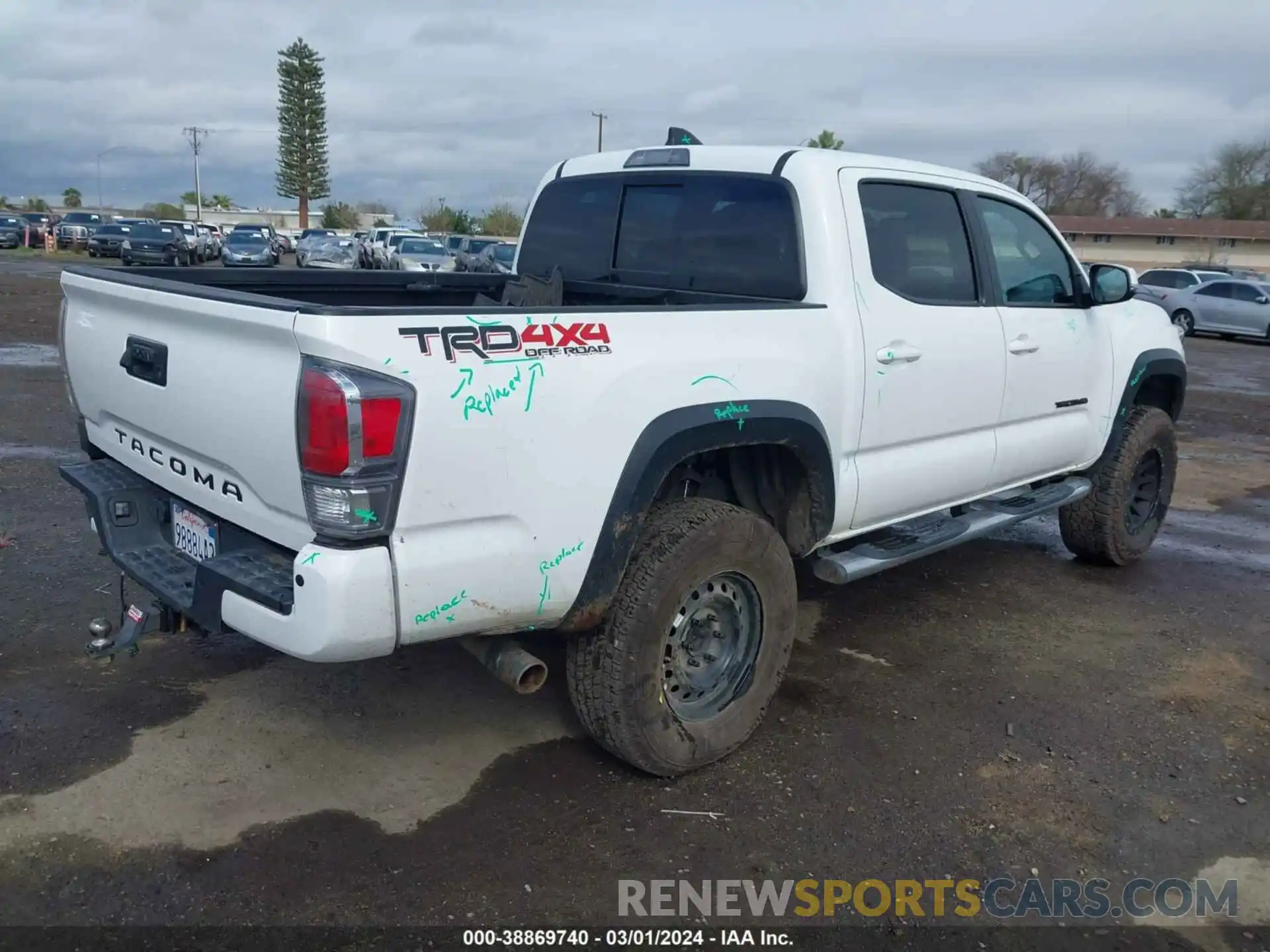 4 Photograph of a damaged car 3TMCZ5AN4LM365969 TOYOTA TACOMA 2020