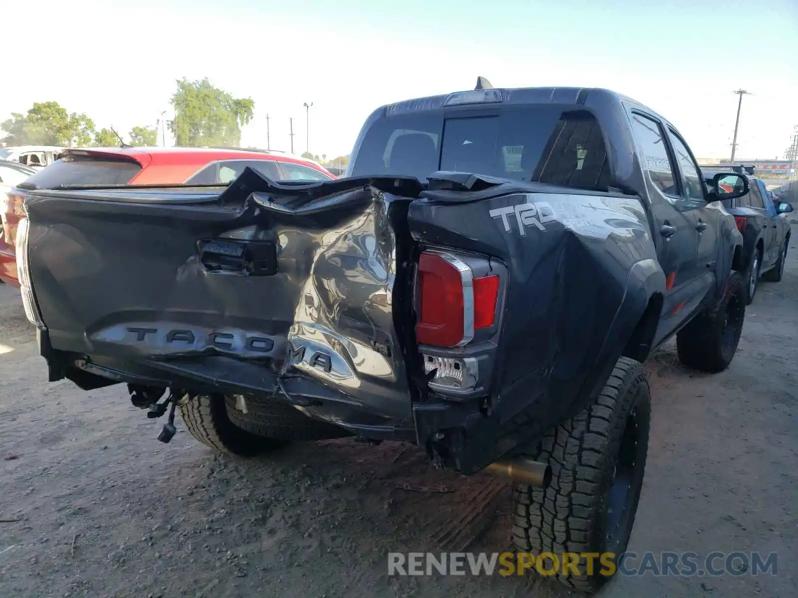 4 Photograph of a damaged car 3TMCZ5AN4LM366250 TOYOTA TACOMA 2020