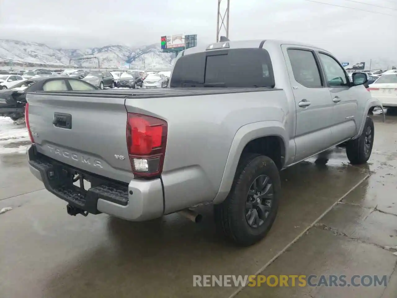 4 Photograph of a damaged car 3TMCZ5AN4LM366507 TOYOTA TACOMA 2020