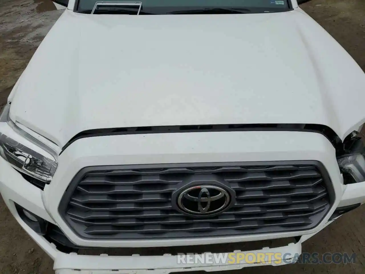 11 Photograph of a damaged car 3TMCZ5AN4LM368693 TOYOTA TACOMA 2020