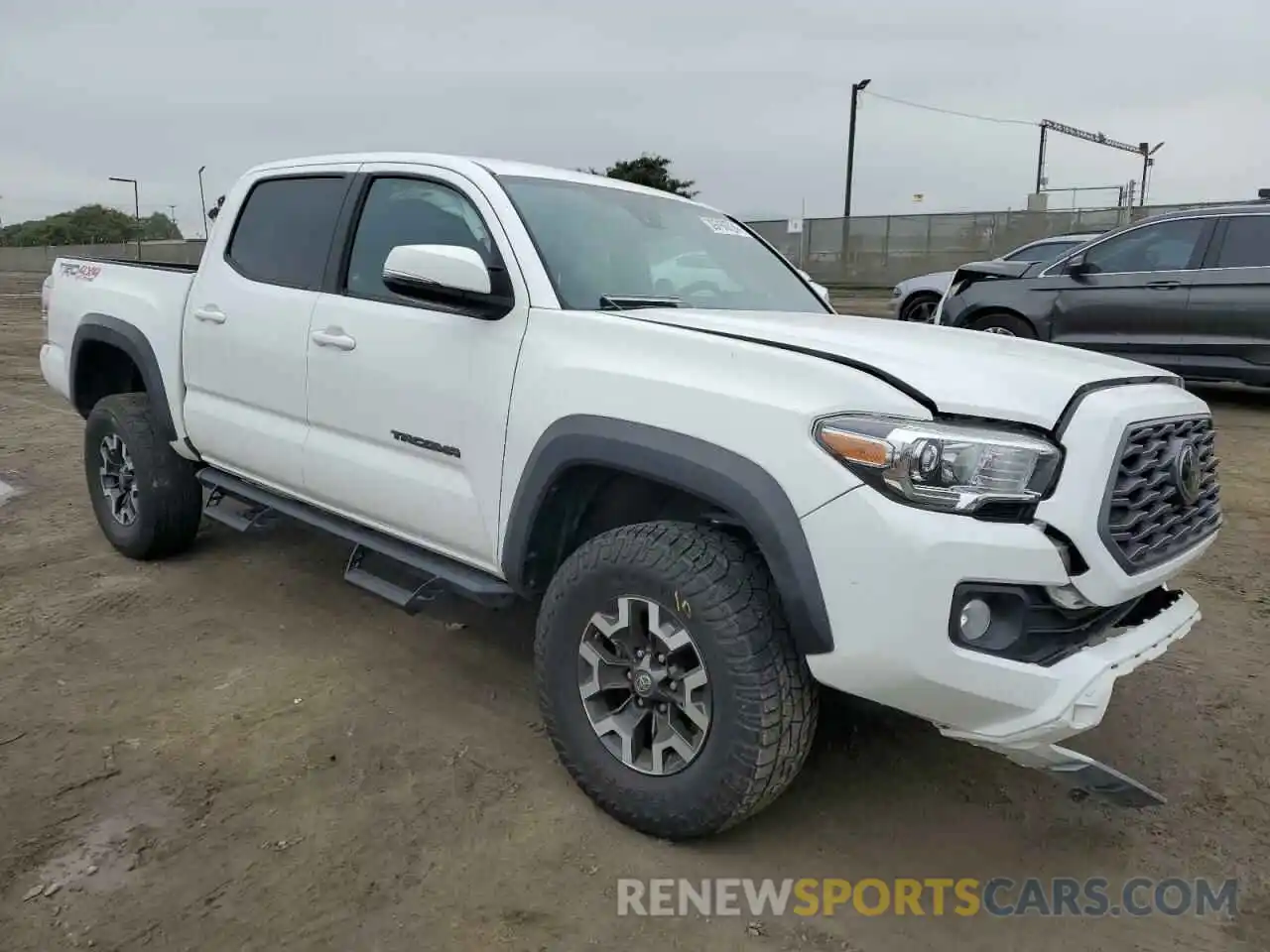 4 Photograph of a damaged car 3TMCZ5AN4LM368693 TOYOTA TACOMA 2020