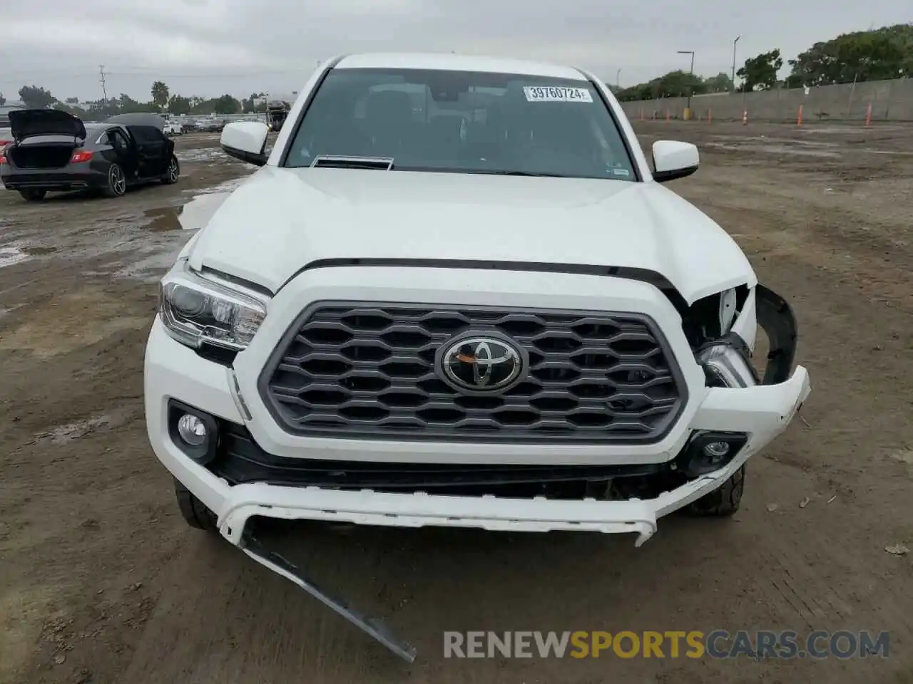 5 Photograph of a damaged car 3TMCZ5AN4LM368693 TOYOTA TACOMA 2020