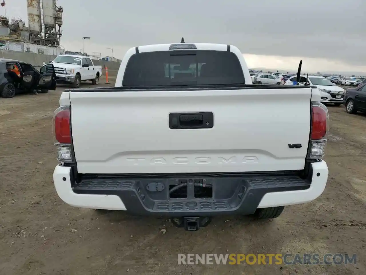 6 Photograph of a damaged car 3TMCZ5AN4LM368693 TOYOTA TACOMA 2020