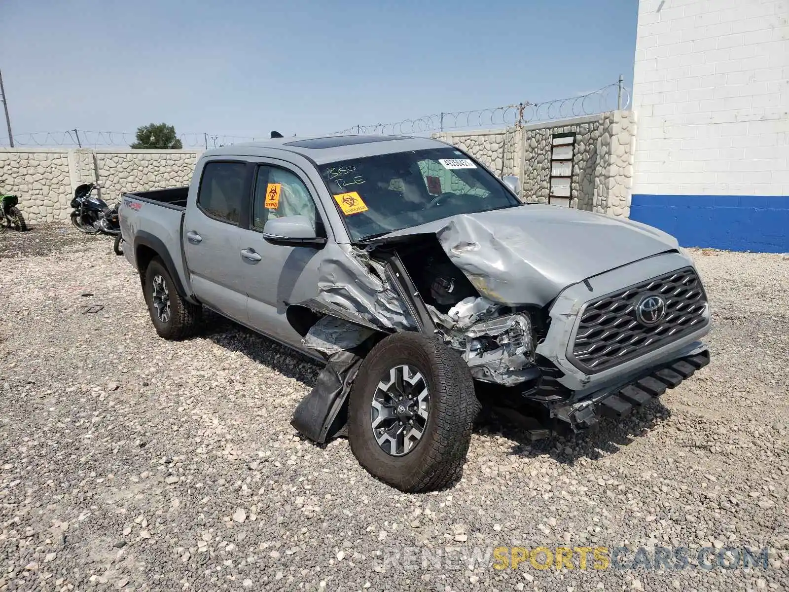 1 Photograph of a damaged car 3TMCZ5AN4LM369326 TOYOTA TACOMA 2020