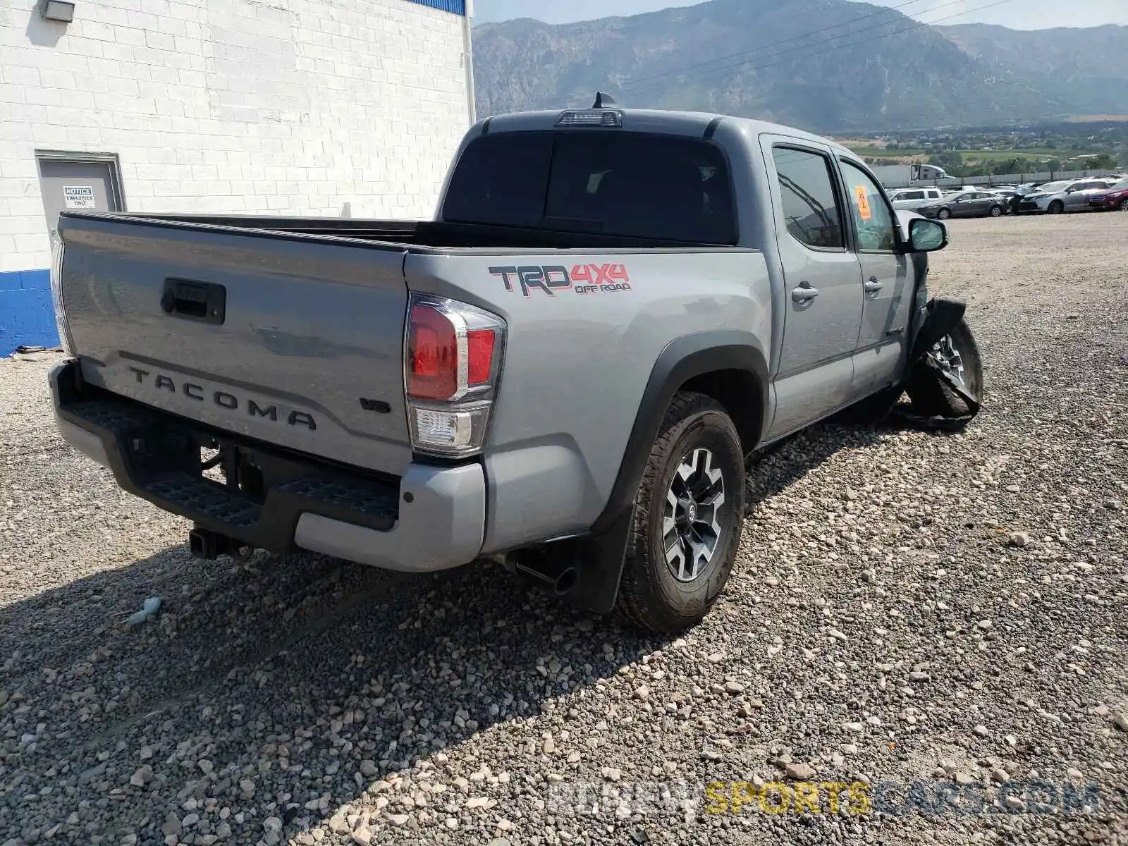 4 Photograph of a damaged car 3TMCZ5AN4LM369326 TOYOTA TACOMA 2020