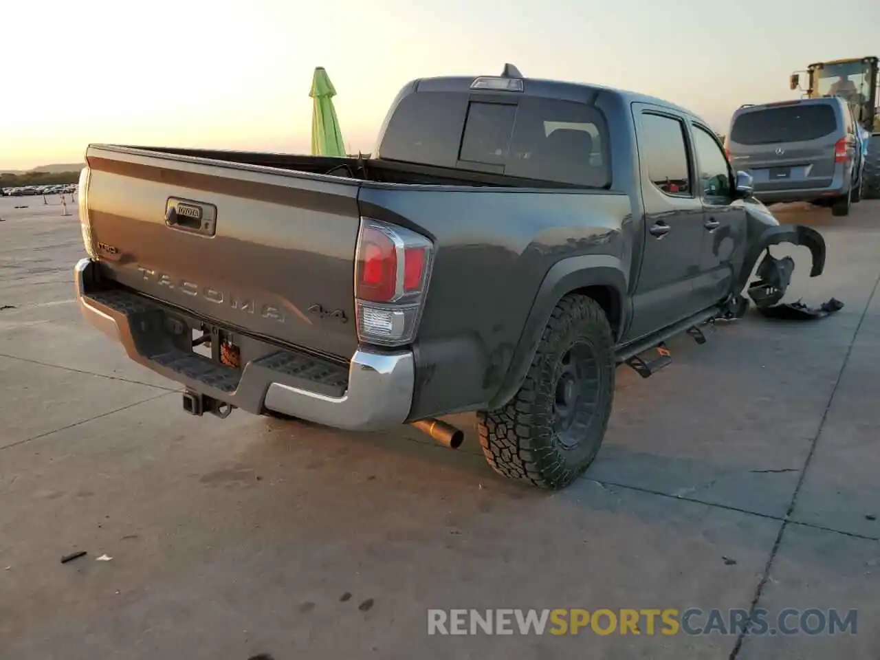 4 Photograph of a damaged car 3TMCZ5AN4LM369729 TOYOTA TACOMA 2020