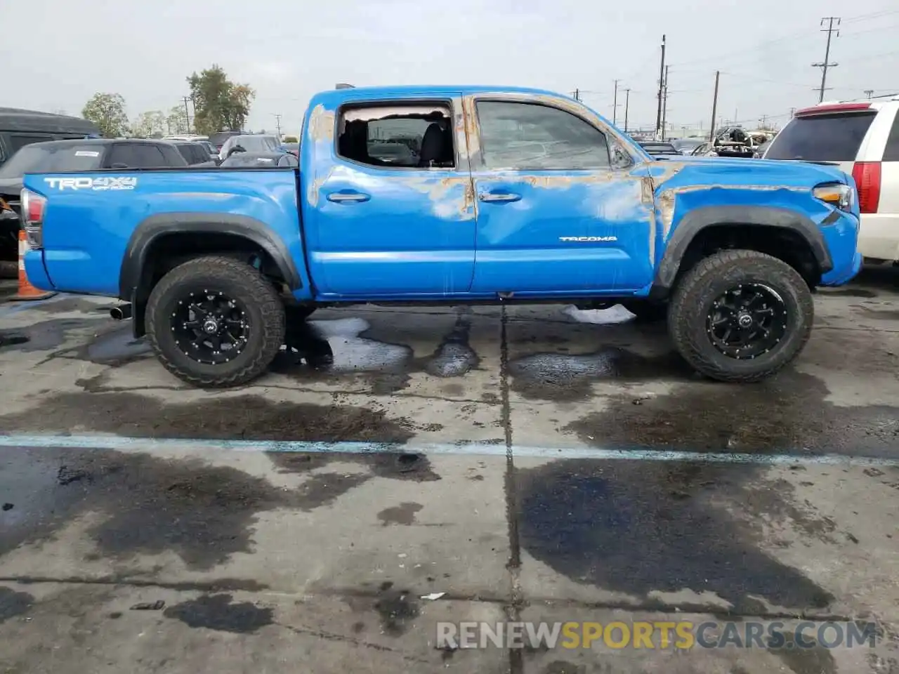 9 Photograph of a damaged car 3TMCZ5AN5LM288481 TOYOTA TACOMA 2020