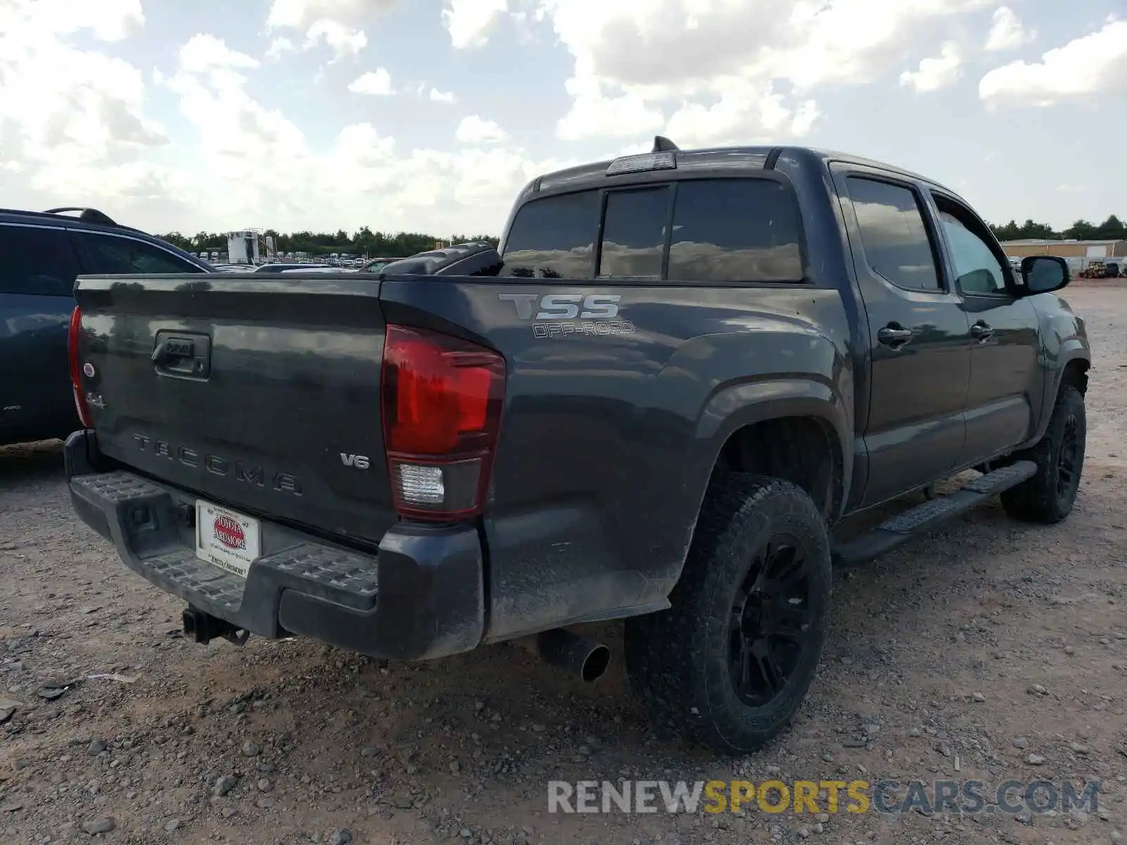 4 Photograph of a damaged car 3TMCZ5AN5LM289579 TOYOTA TACOMA 2020