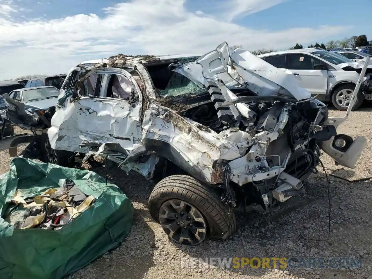 4 Photograph of a damaged car 3TMCZ5AN5LM290537 TOYOTA TACOMA 2020