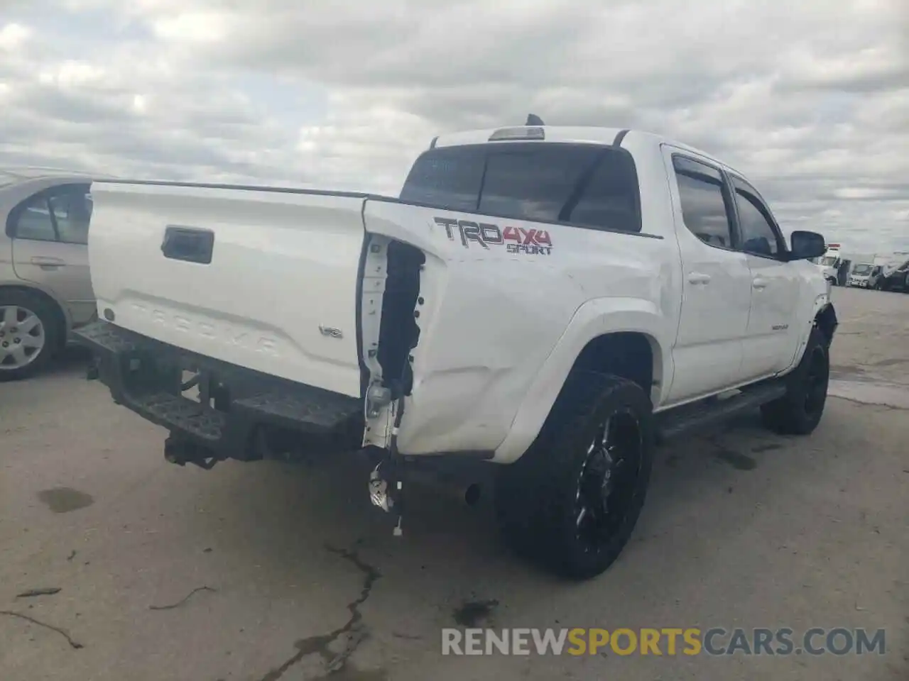 4 Photograph of a damaged car 3TMCZ5AN5LM291512 TOYOTA TACOMA 2020