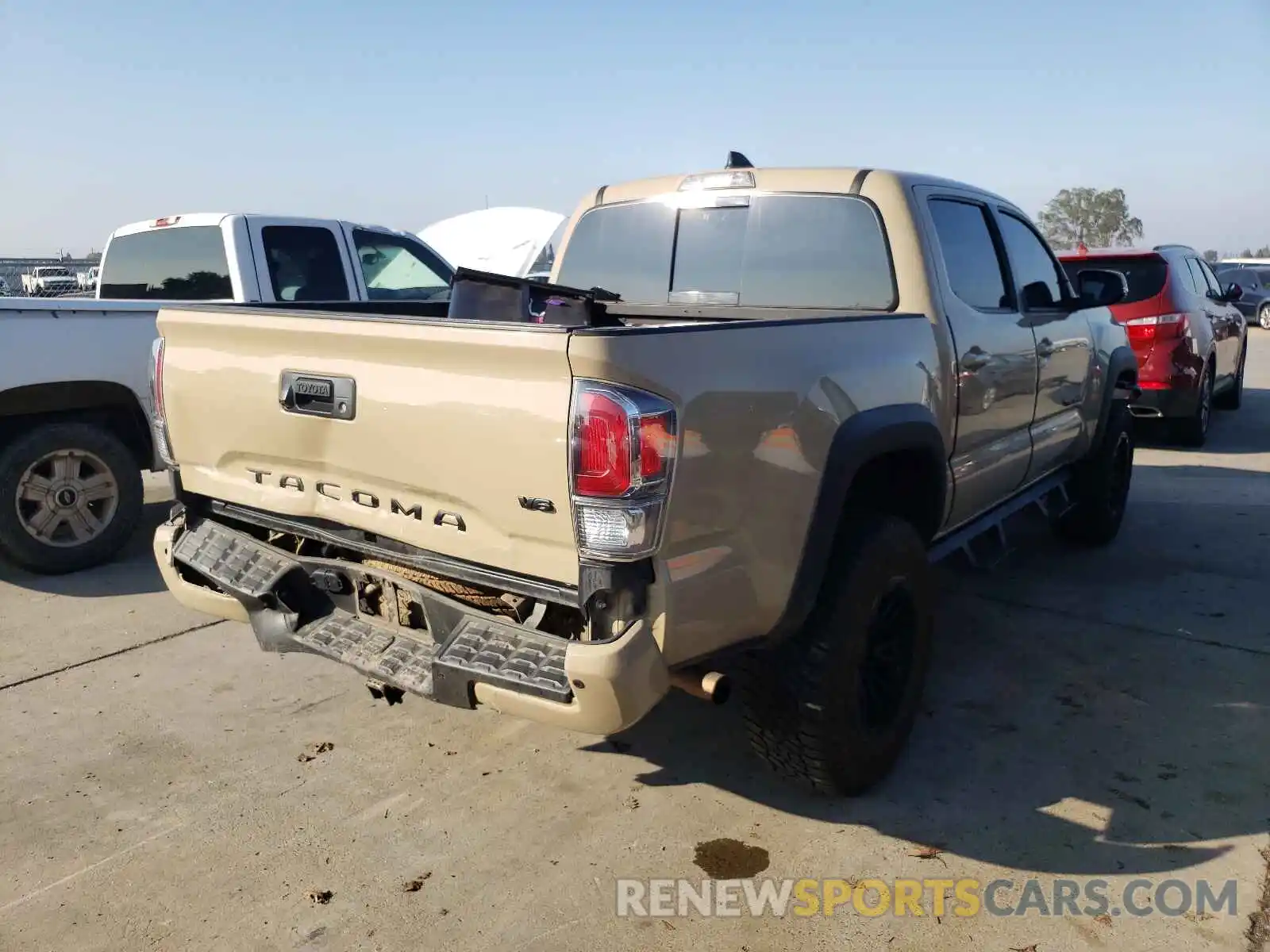 4 Photograph of a damaged car 3TMCZ5AN5LM309233 TOYOTA TACOMA 2020