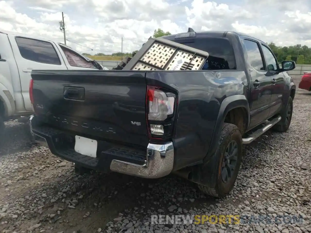 4 Photograph of a damaged car 3TMCZ5AN5LM318711 TOYOTA TACOMA 2020