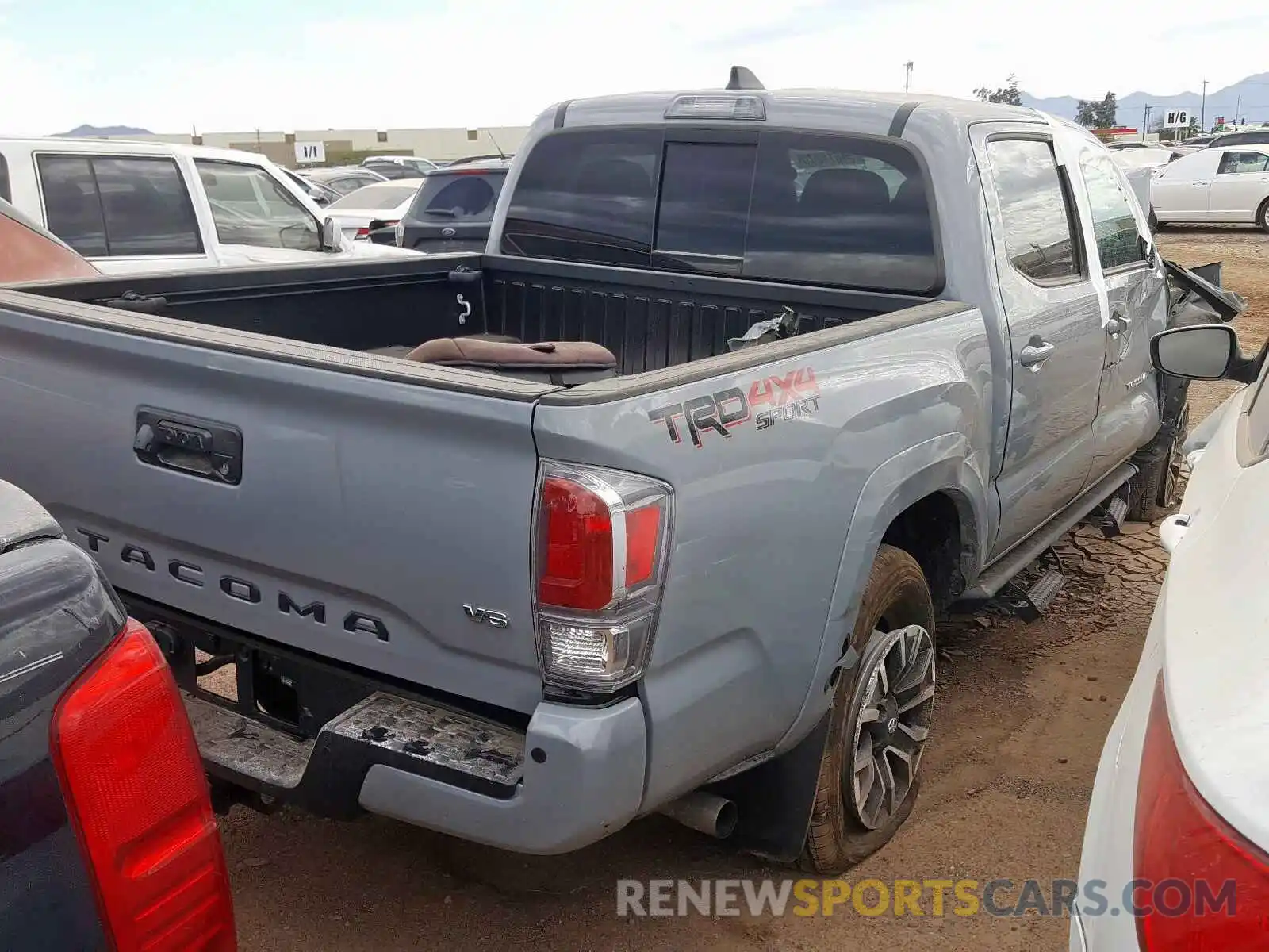 4 Photograph of a damaged car 3TMCZ5AN5LM320880 TOYOTA TACOMA 2020