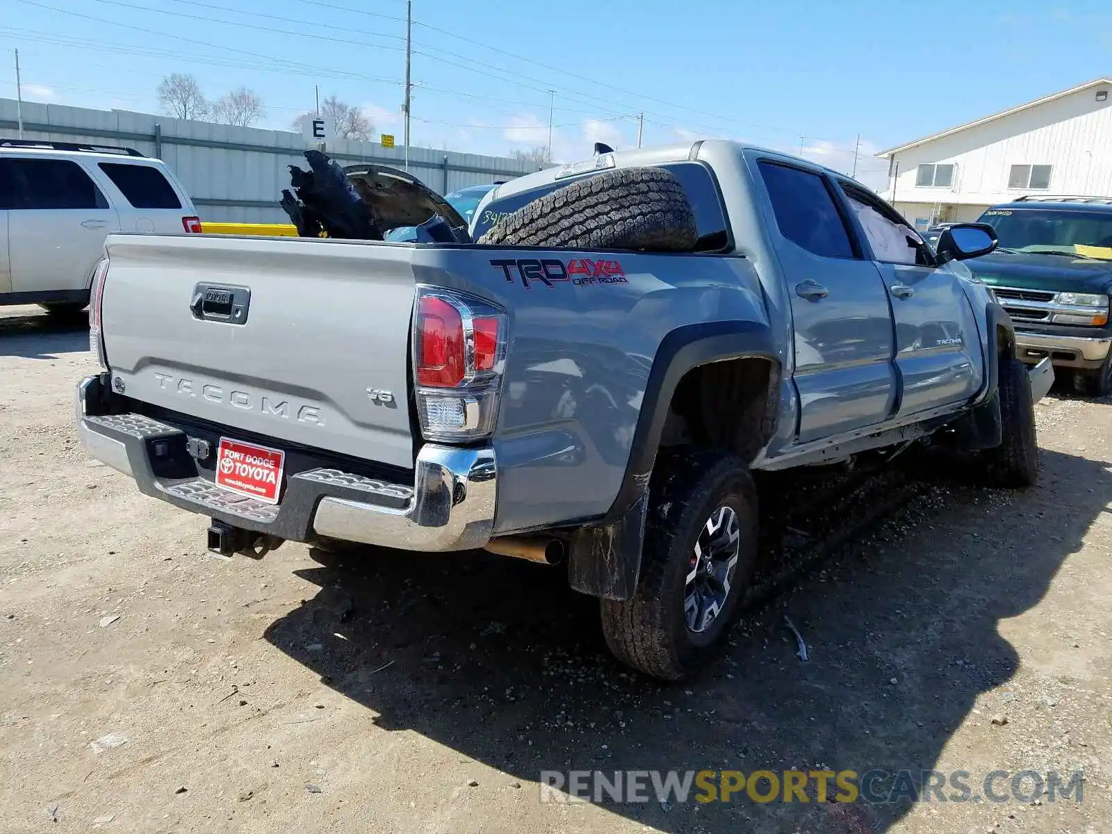 4 Photograph of a damaged car 3TMCZ5AN5LM322564 TOYOTA TACOMA 2020