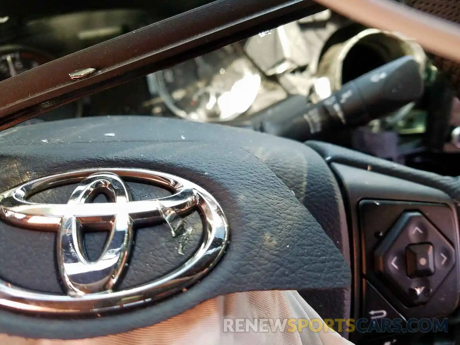 8 Photograph of a damaged car 3TMCZ5AN5LM322564 TOYOTA TACOMA 2020