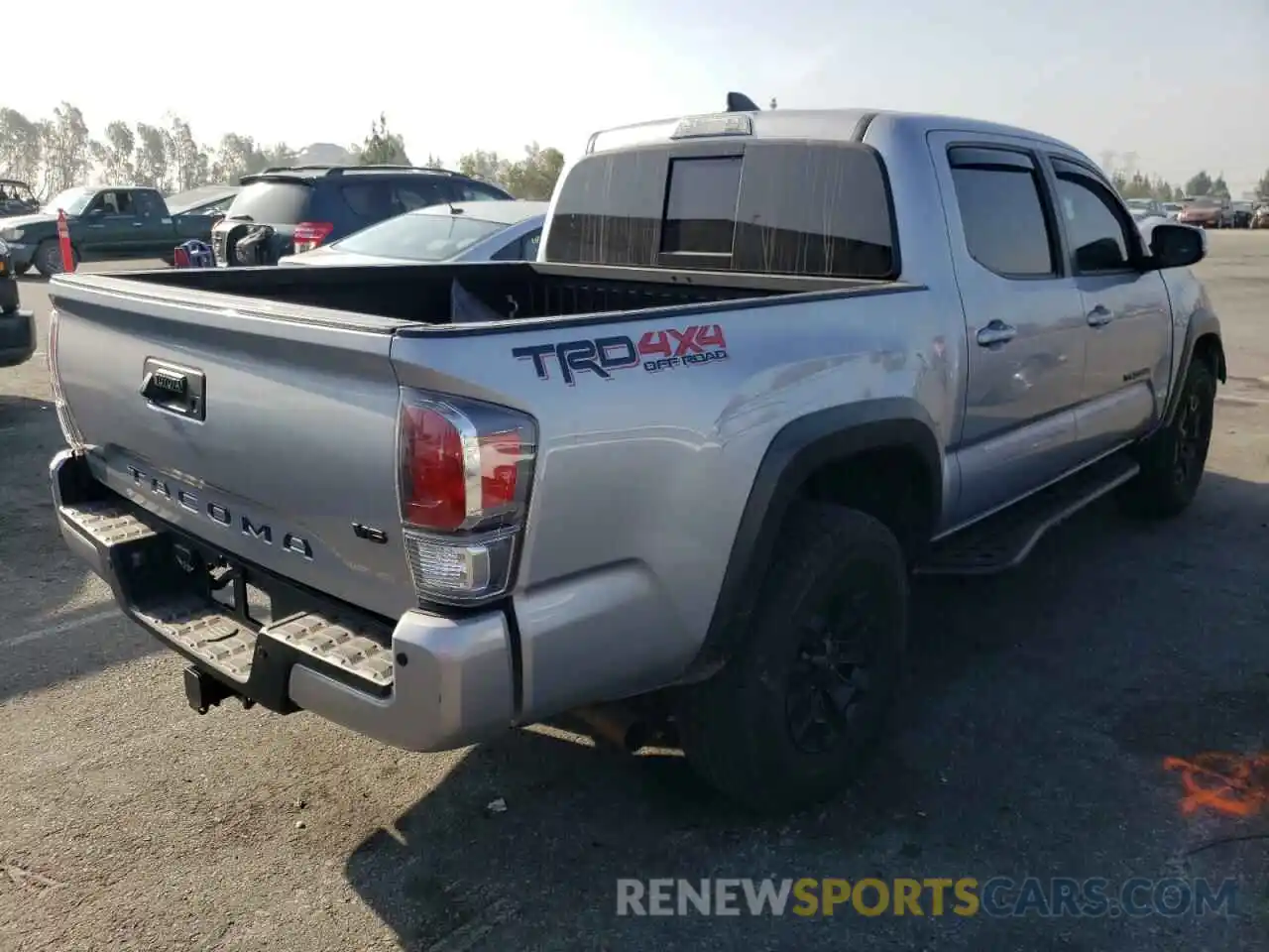 4 Photograph of a damaged car 3TMCZ5AN5LM323388 TOYOTA TACOMA 2020