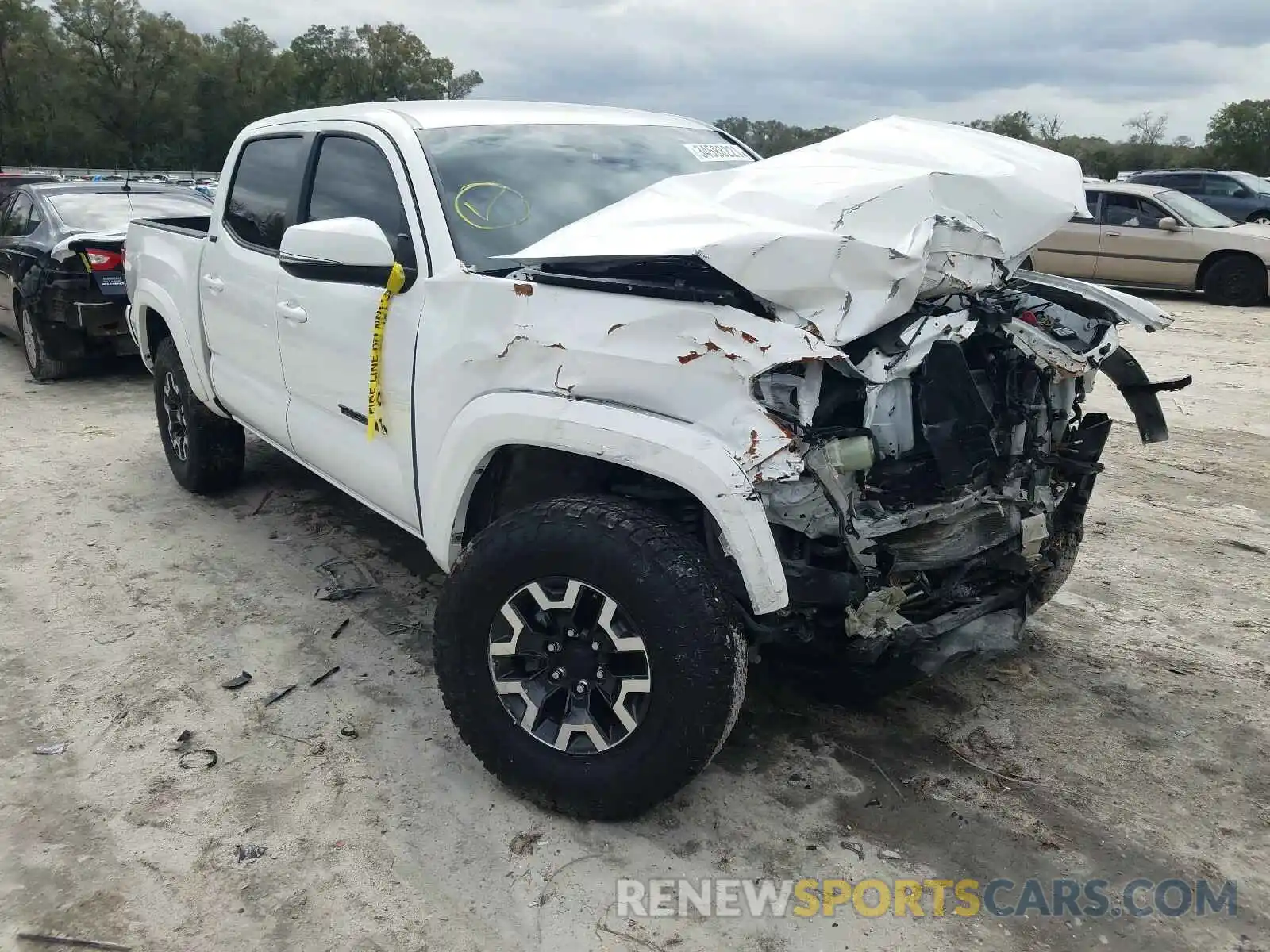 1 Photograph of a damaged car 3TMCZ5AN5LM329353 TOYOTA TACOMA 2020