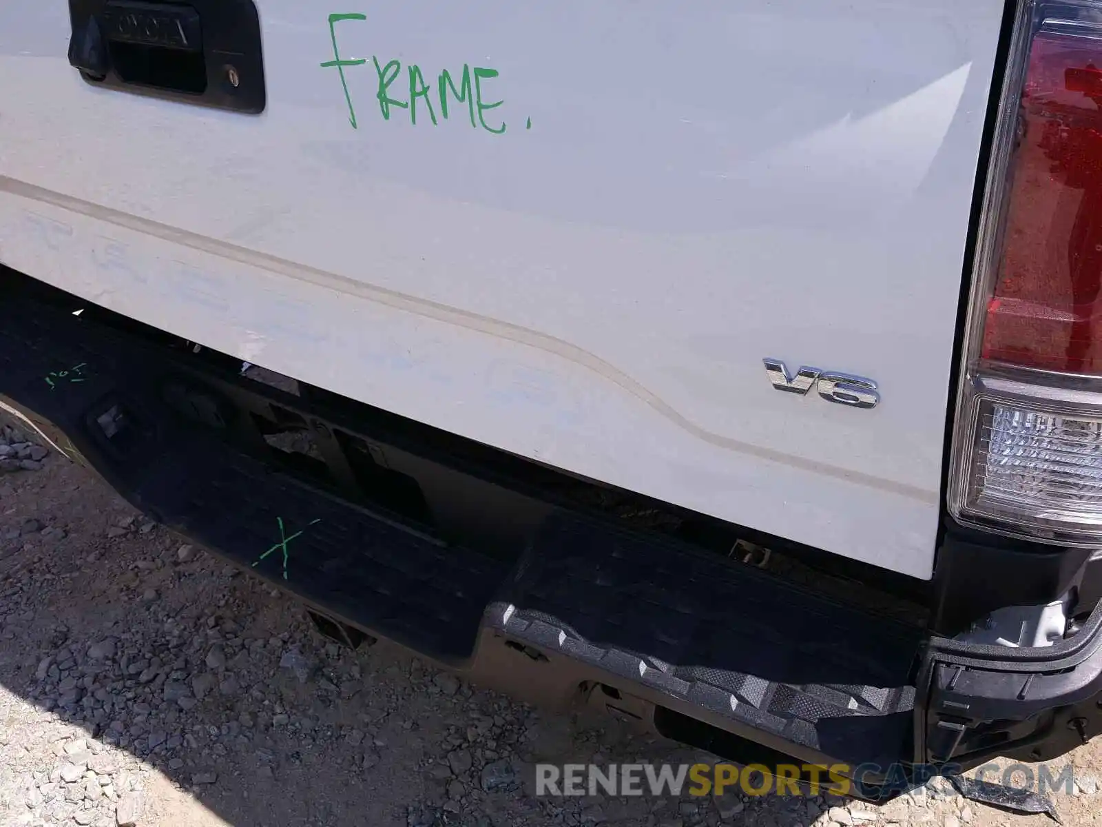 9 Photograph of a damaged car 3TMCZ5AN5LM348145 TOYOTA TACOMA 2020