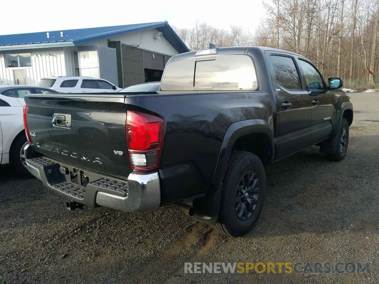 4 Photograph of a damaged car 3TMCZ5AN5LM348453 TOYOTA TACOMA 2020