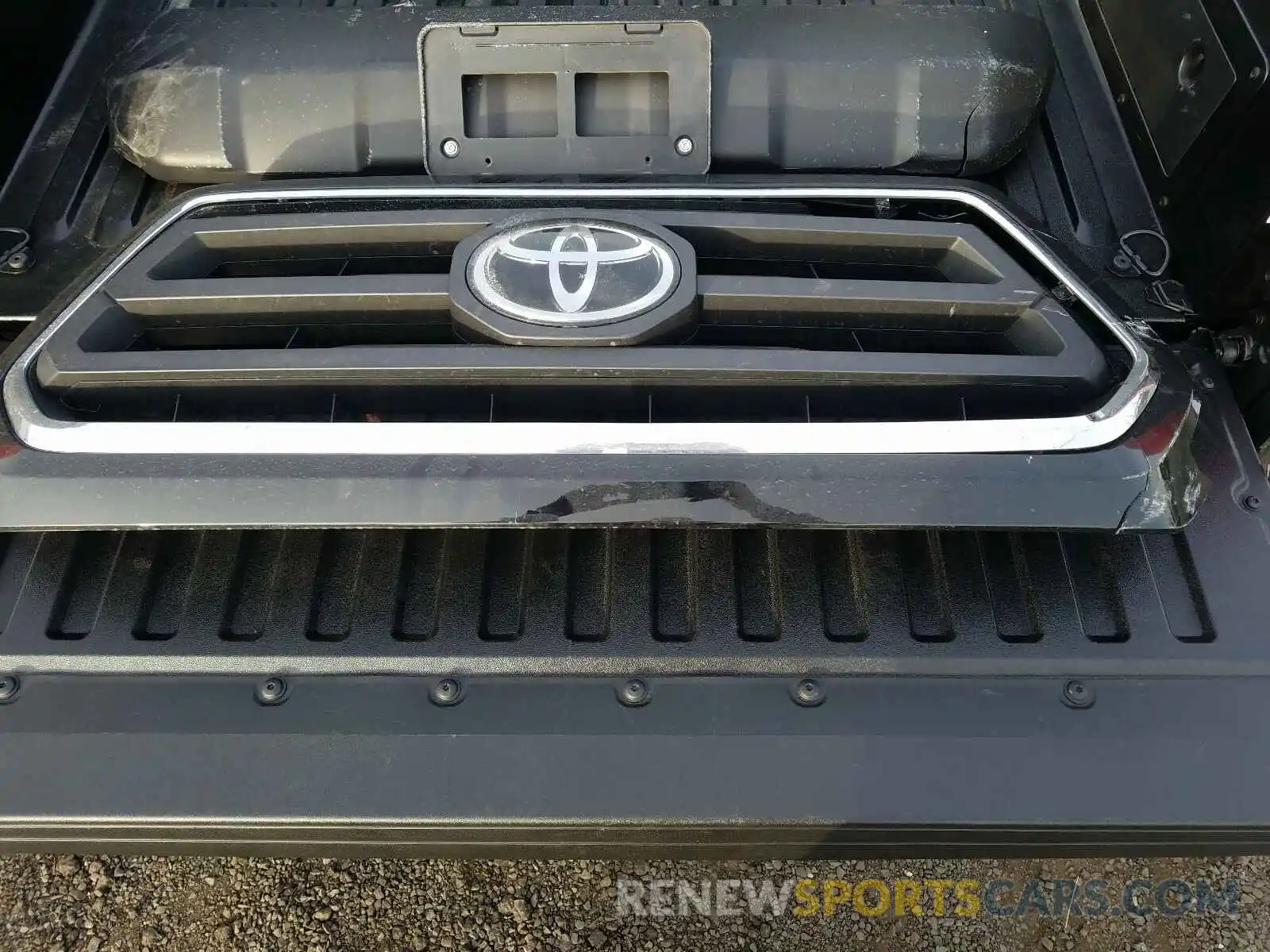 9 Photograph of a damaged car 3TMCZ5AN5LM348453 TOYOTA TACOMA 2020