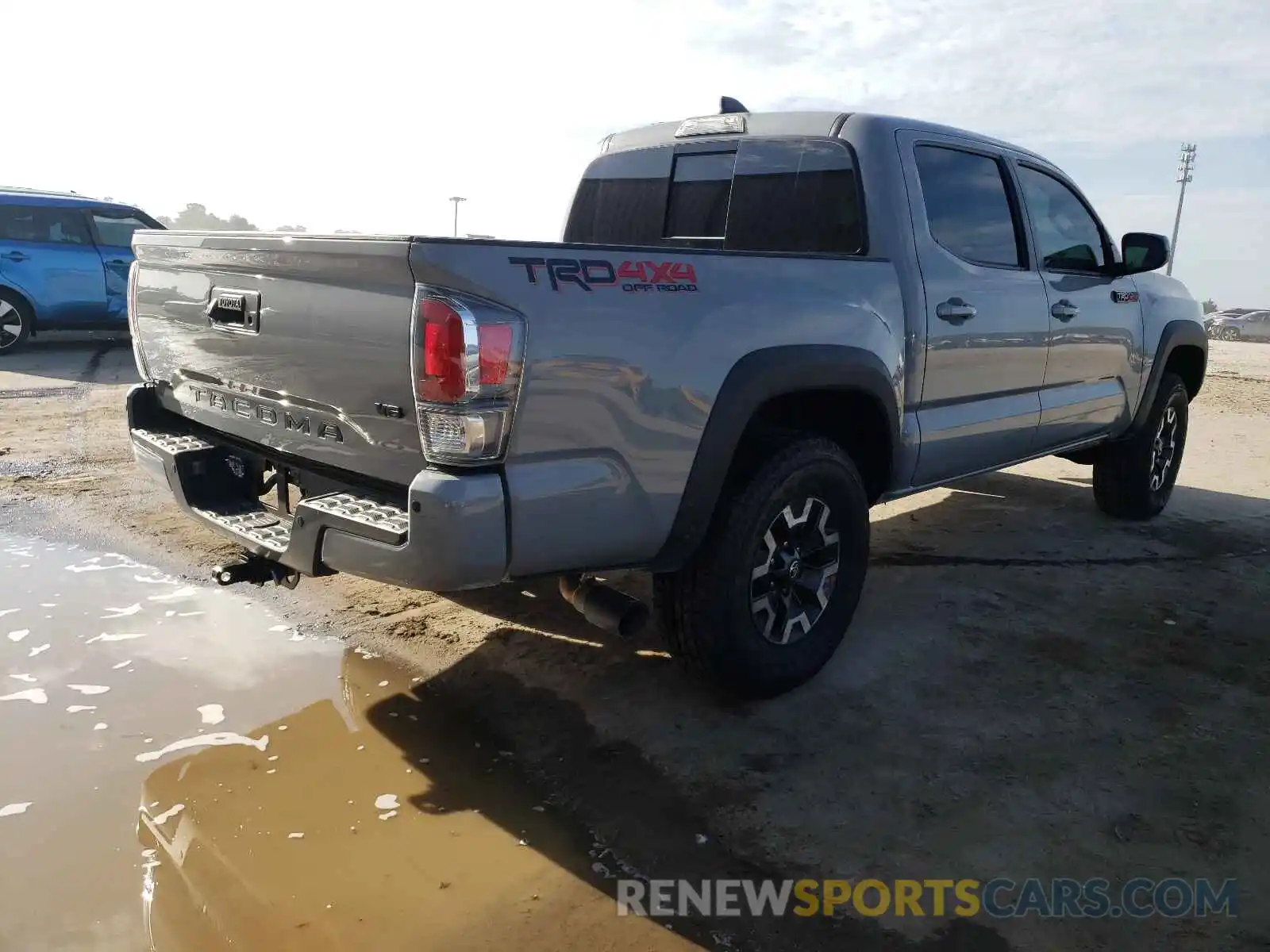 4 Photograph of a damaged car 3TMCZ5AN5LM348582 TOYOTA TACOMA 2020