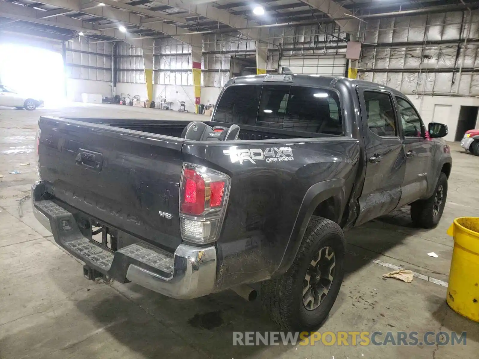 4 Photograph of a damaged car 3TMCZ5AN5LM348985 TOYOTA TACOMA 2020