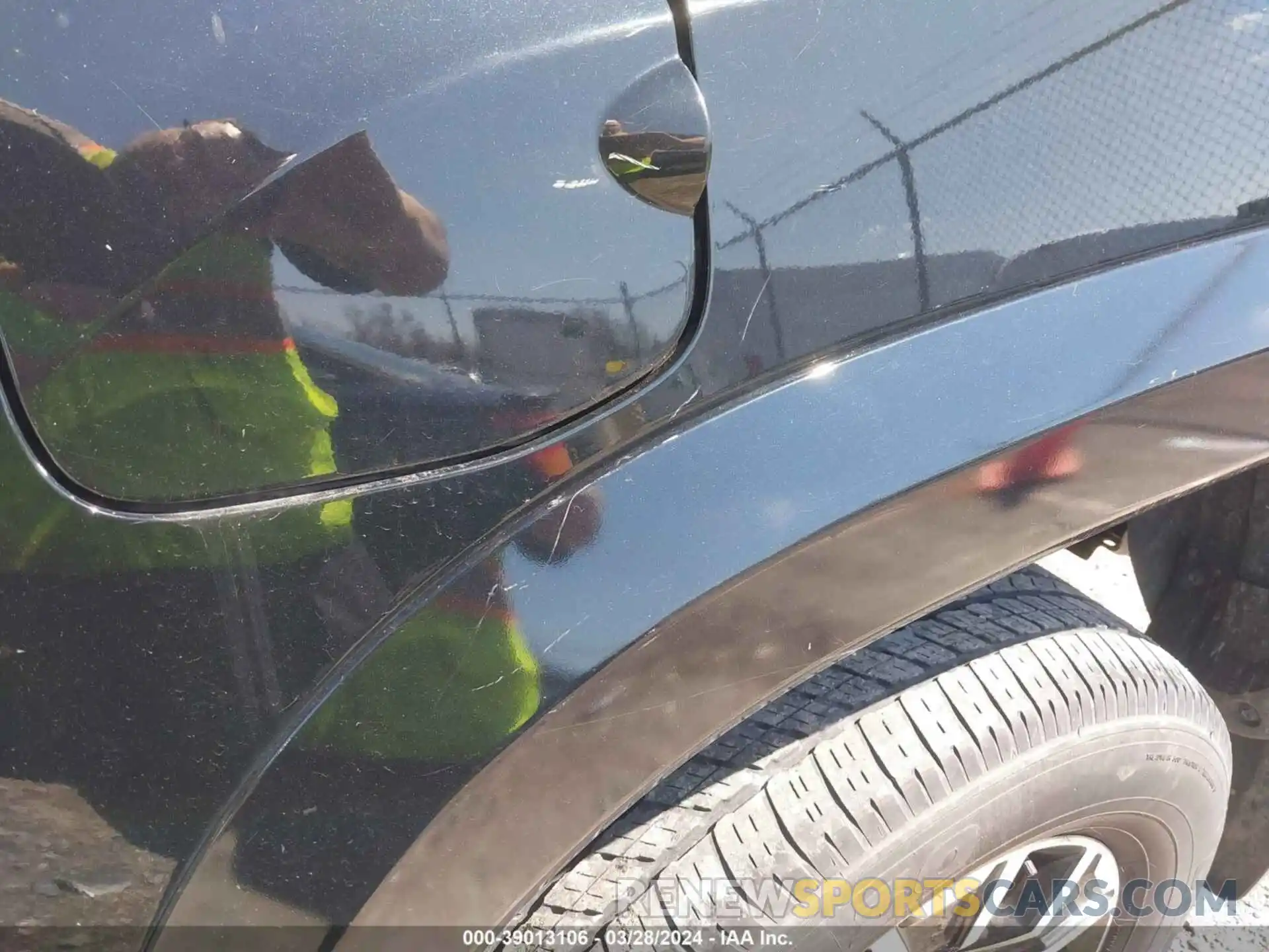 18 Photograph of a damaged car 3TMCZ5AN5LM360828 TOYOTA TACOMA 2020