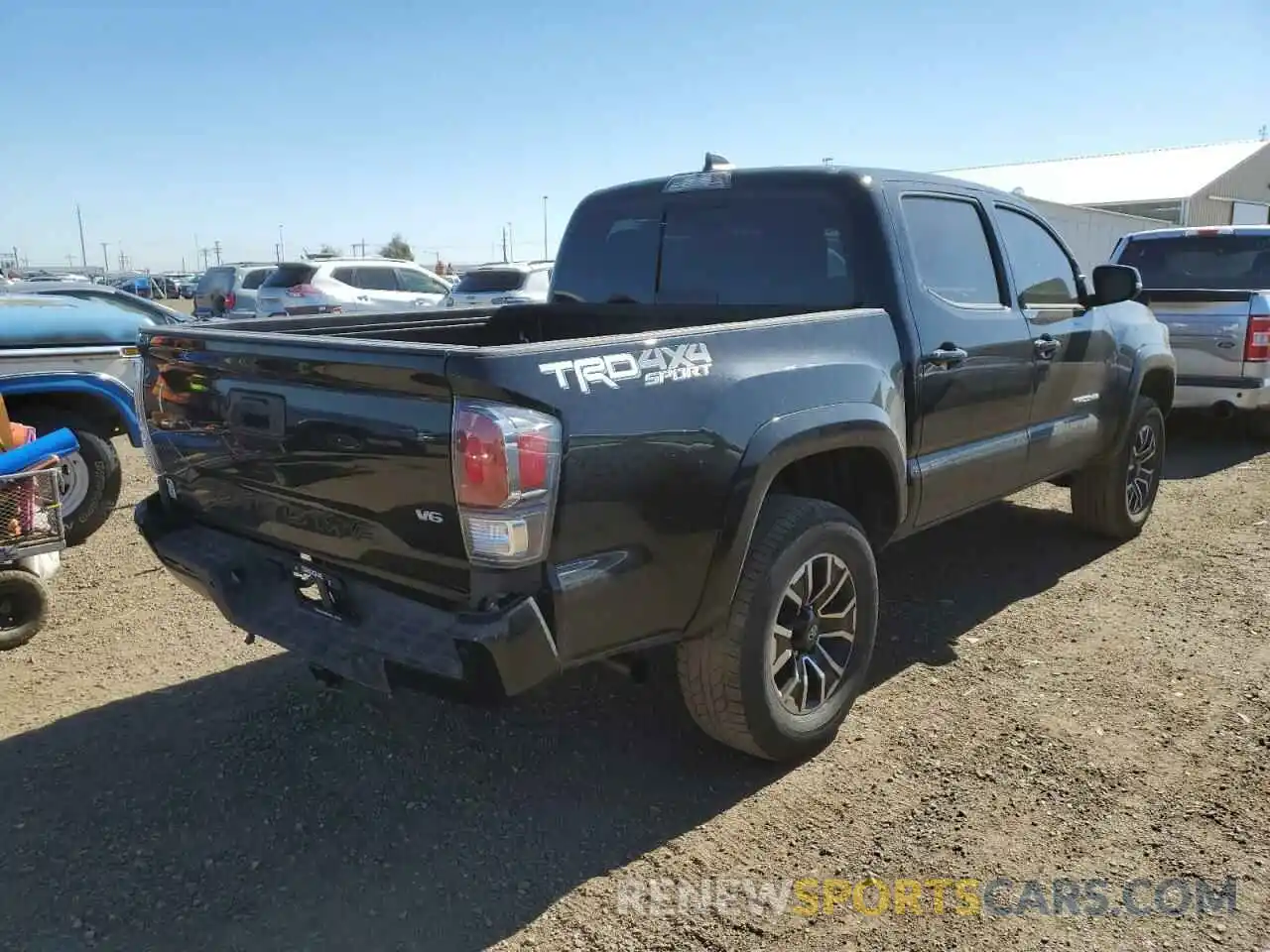 4 Photograph of a damaged car 3TMCZ5AN5LM364135 TOYOTA TACOMA 2020