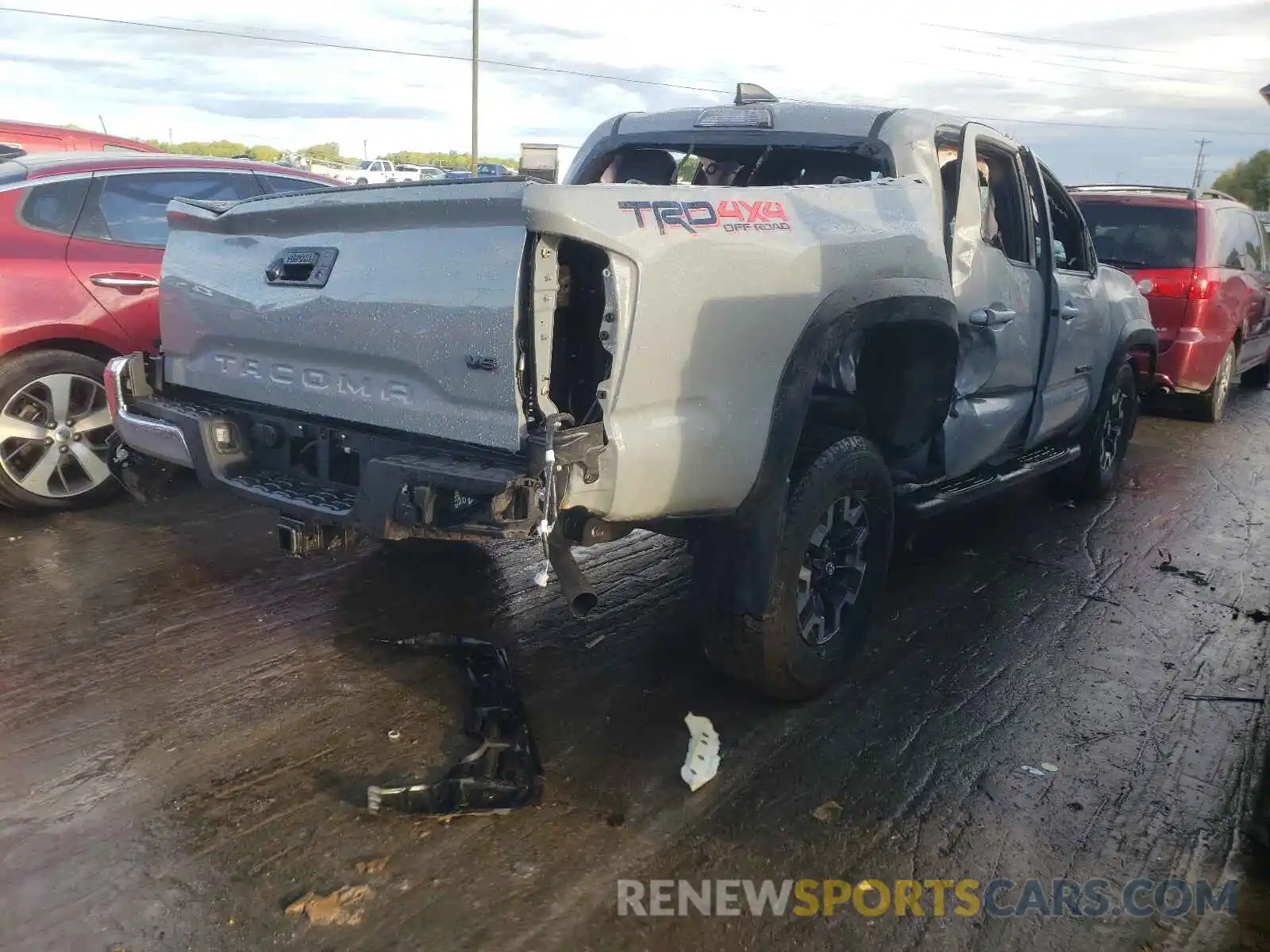 4 Photograph of a damaged car 3TMCZ5AN5LM365513 TOYOTA TACOMA 2020