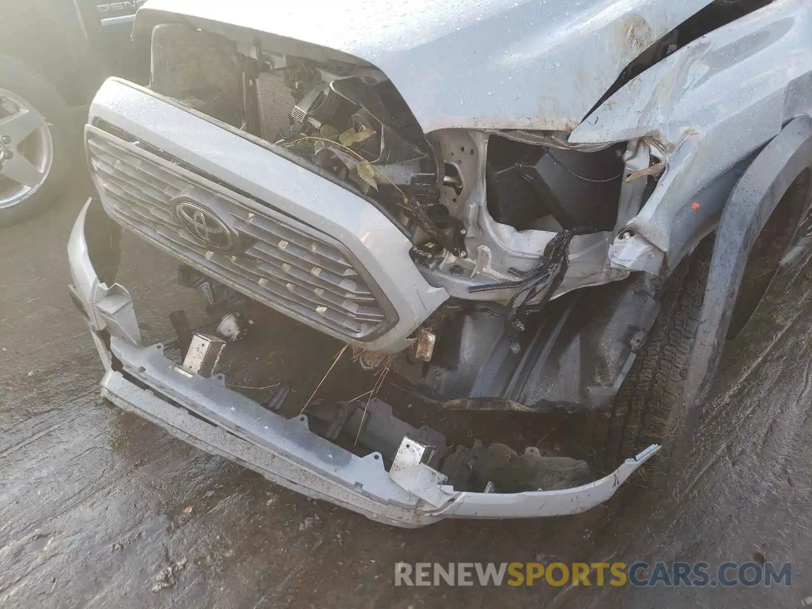 9 Photograph of a damaged car 3TMCZ5AN5LM365513 TOYOTA TACOMA 2020