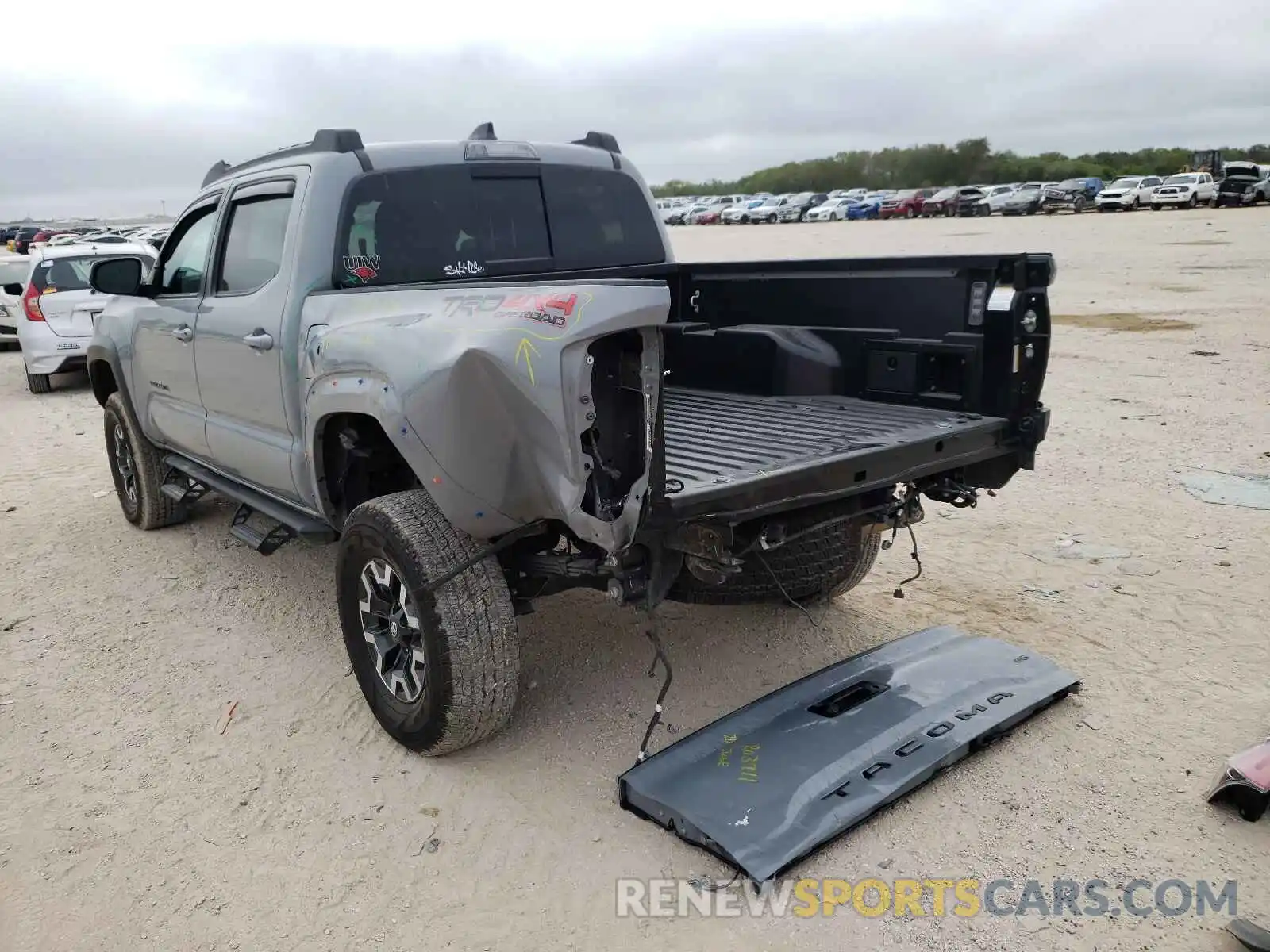 3 Photograph of a damaged car 3TMCZ5AN5LM367326 TOYOTA TACOMA 2020