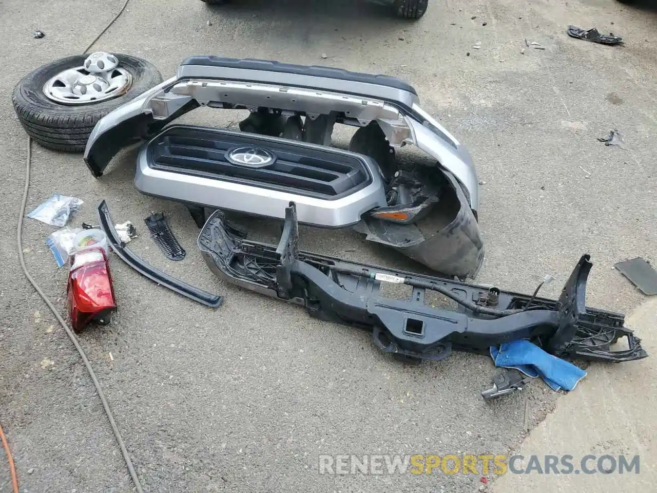 12 Photograph of a damaged car 3TMCZ5AN5LM368377 TOYOTA TACOMA 2020