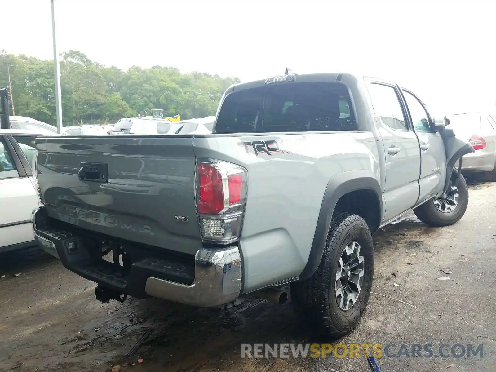 4 Photograph of a damaged car 3TMCZ5AN6LM288411 TOYOTA TACOMA 2020