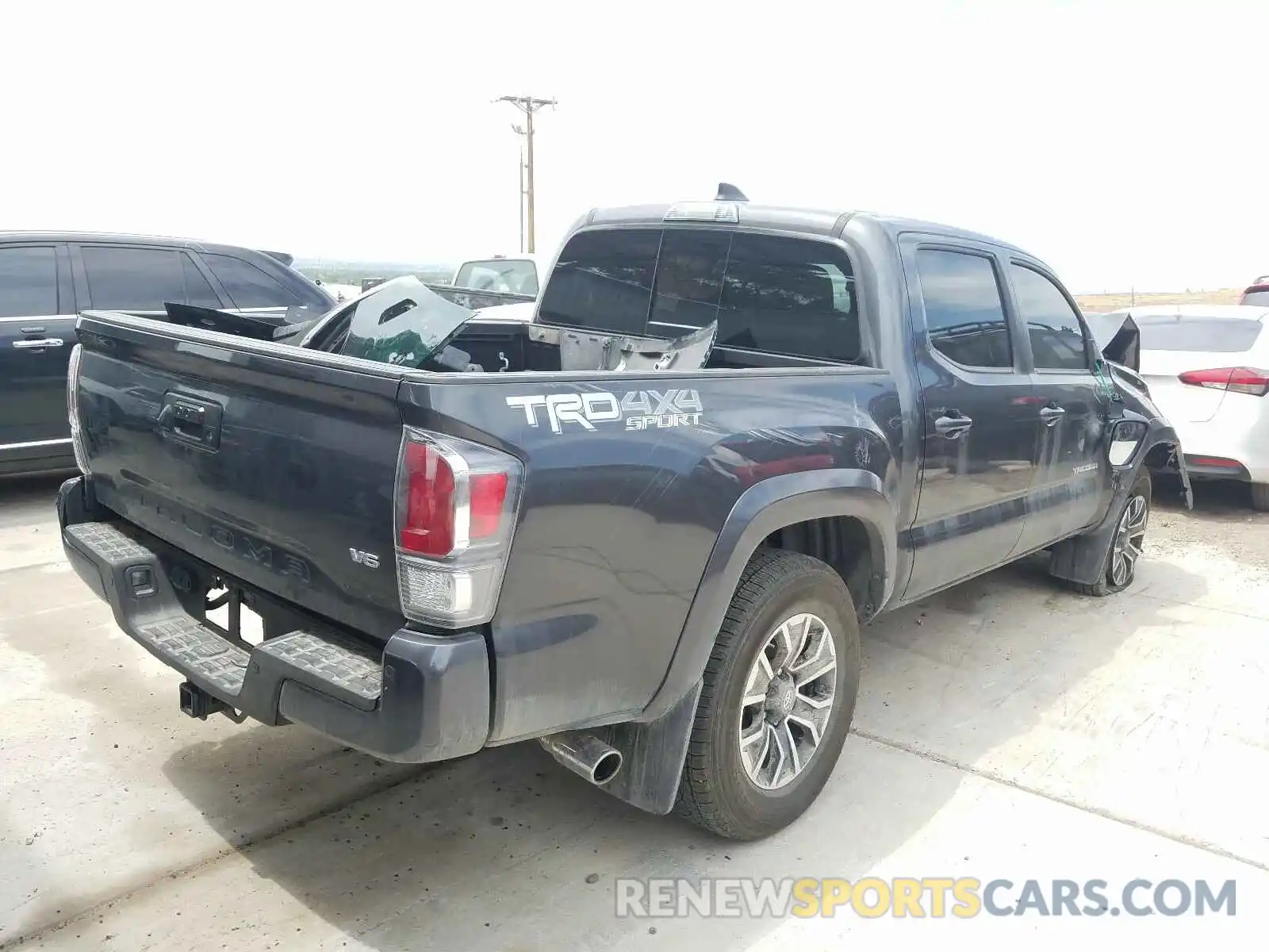 4 Photograph of a damaged car 3TMCZ5AN6LM289252 TOYOTA TACOMA 2020