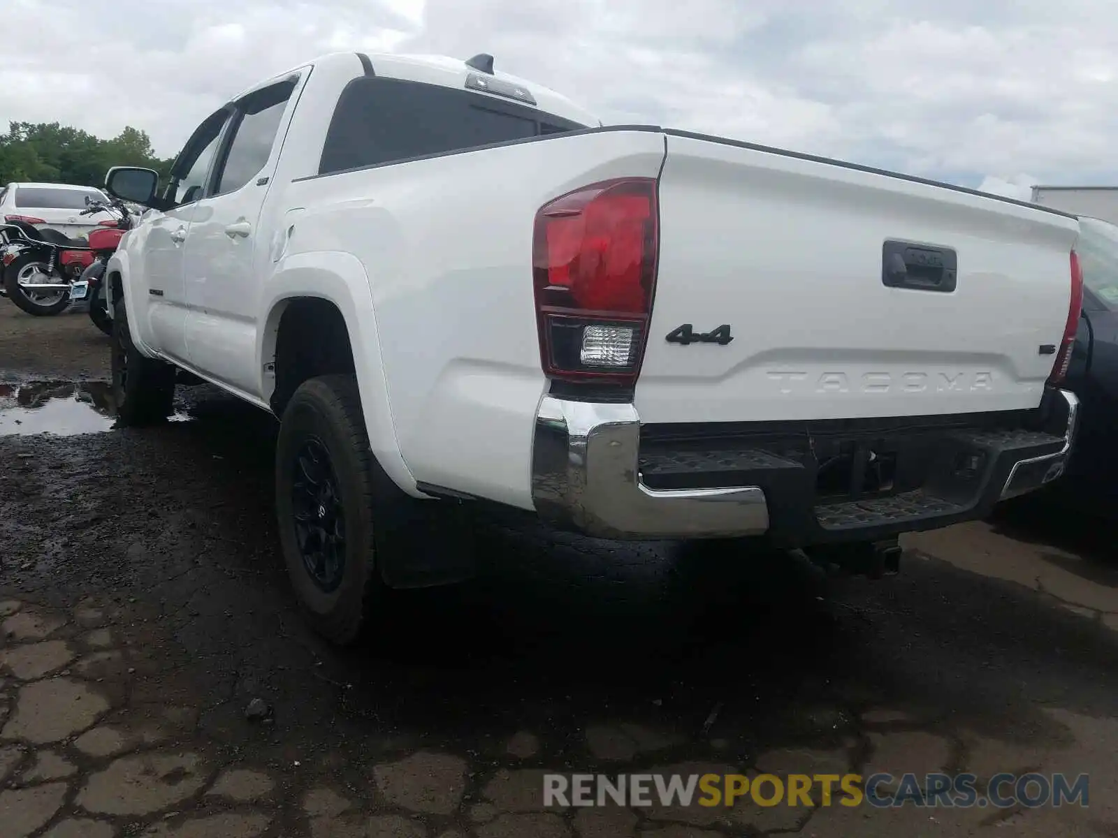 3 Photograph of a damaged car 3TMCZ5AN6LM295035 TOYOTA TACOMA 2020