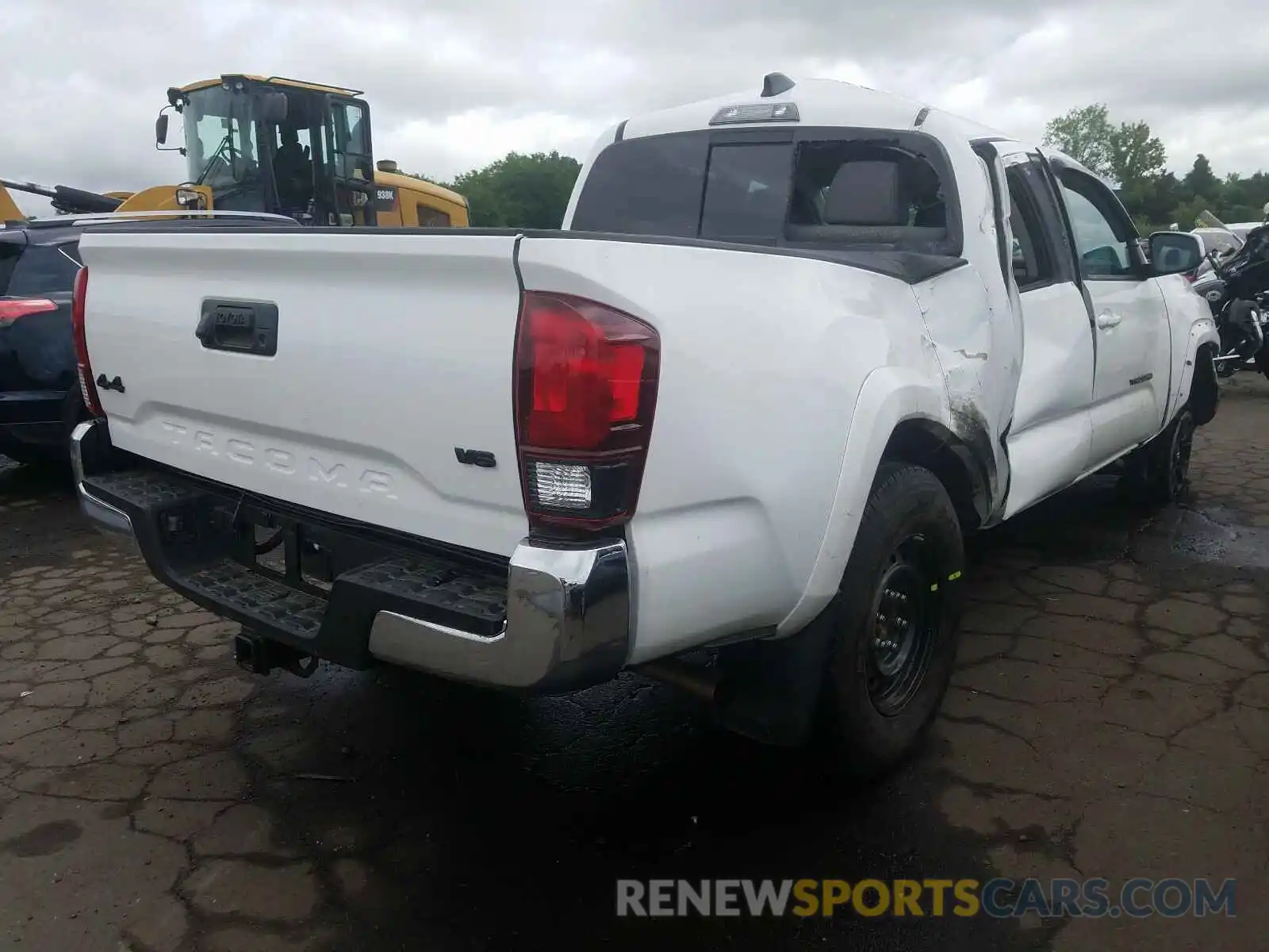 4 Photograph of a damaged car 3TMCZ5AN6LM295035 TOYOTA TACOMA 2020