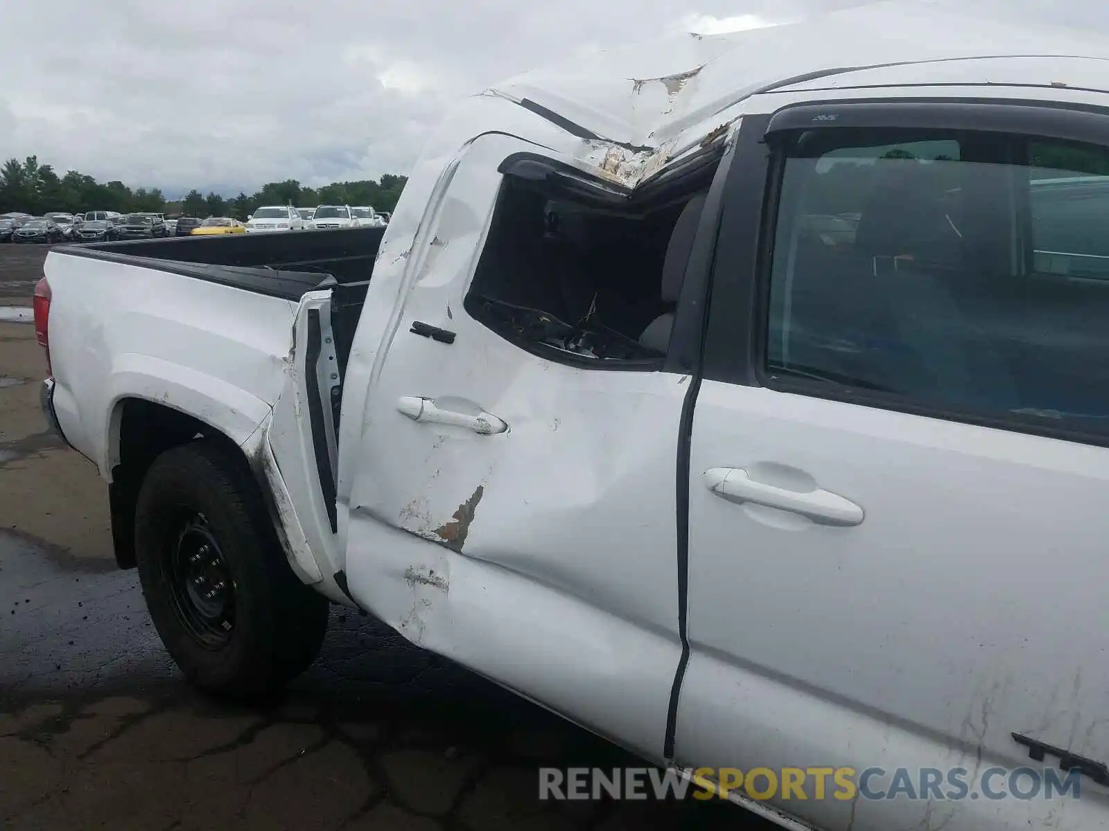 9 Photograph of a damaged car 3TMCZ5AN6LM295035 TOYOTA TACOMA 2020