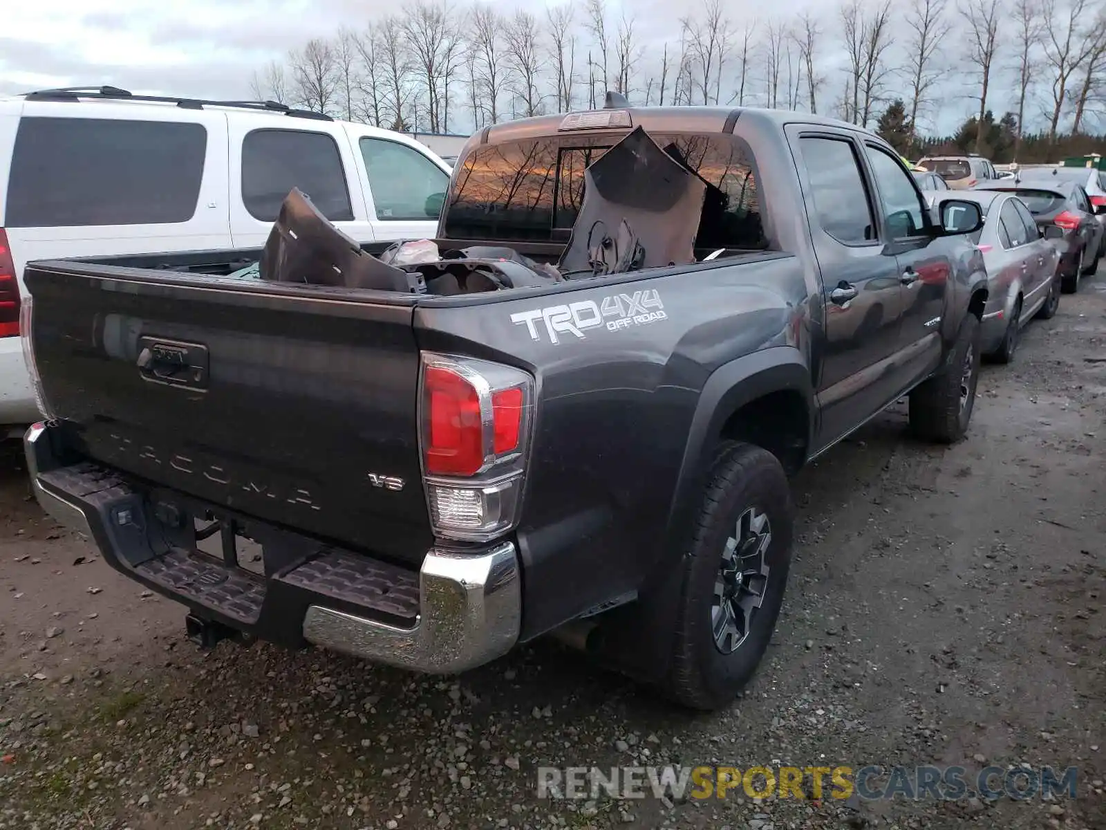 4 Photograph of a damaged car 3TMCZ5AN6LM297500 TOYOTA TACOMA 2020