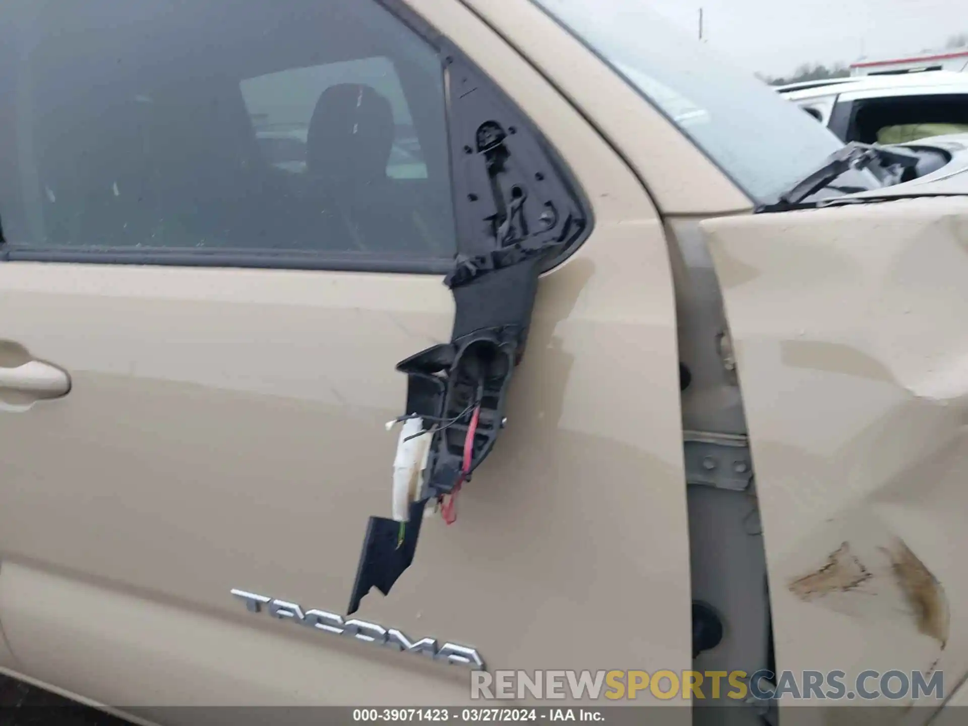 18 Photograph of a damaged car 3TMCZ5AN6LM300072 TOYOTA TACOMA 2020