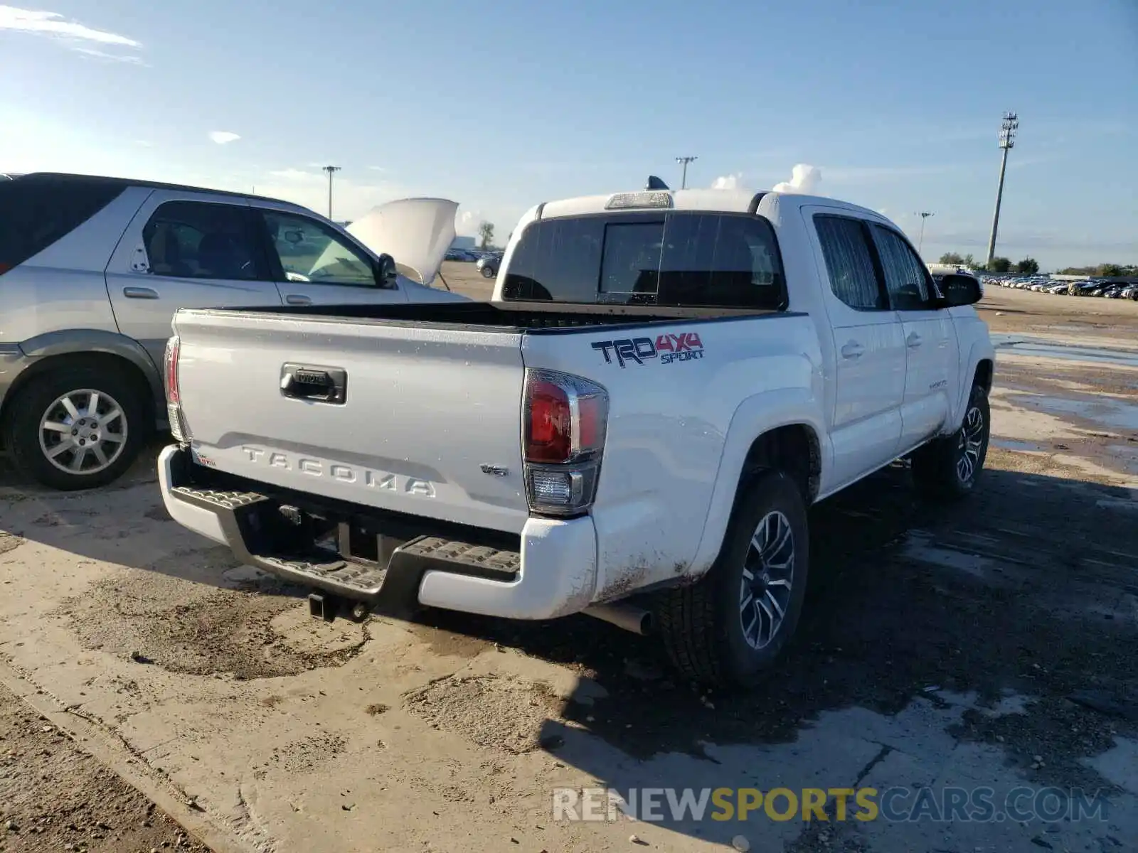 4 Photograph of a damaged car 3TMCZ5AN6LM311363 TOYOTA TACOMA 2020