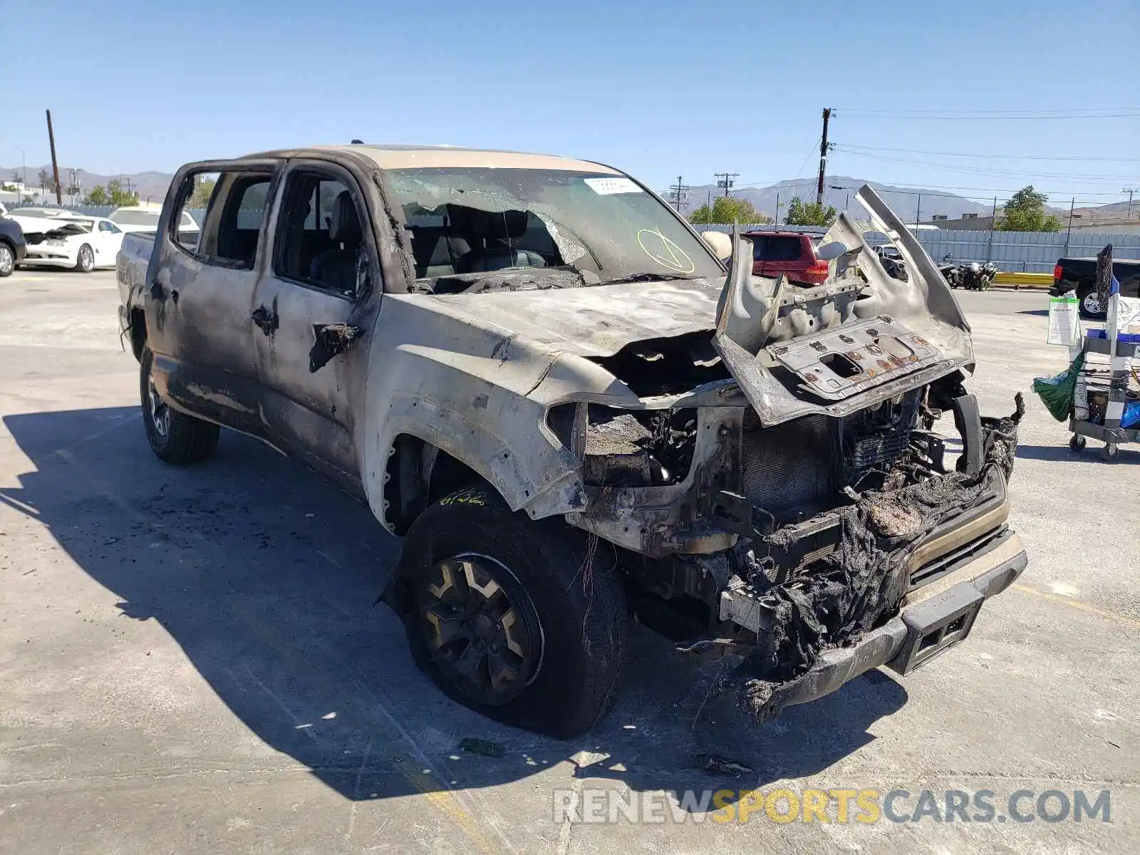 1 Photograph of a damaged car 3TMCZ5AN6LM314893 TOYOTA TACOMA 2020