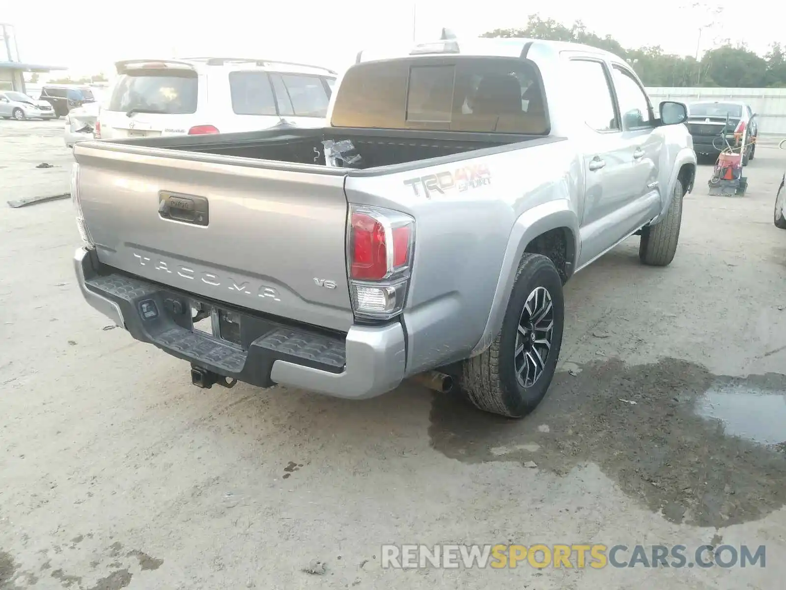 4 Photograph of a damaged car 3TMCZ5AN6LM323366 TOYOTA TACOMA 2020