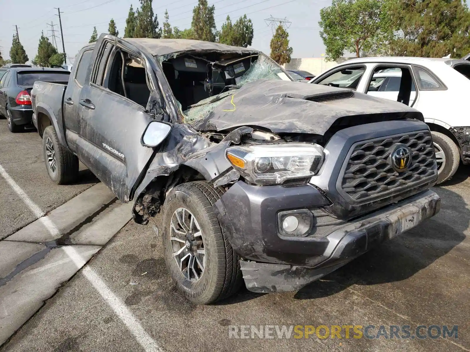 1 Photograph of a damaged car 3TMCZ5AN6LM331337 TOYOTA TACOMA 2020