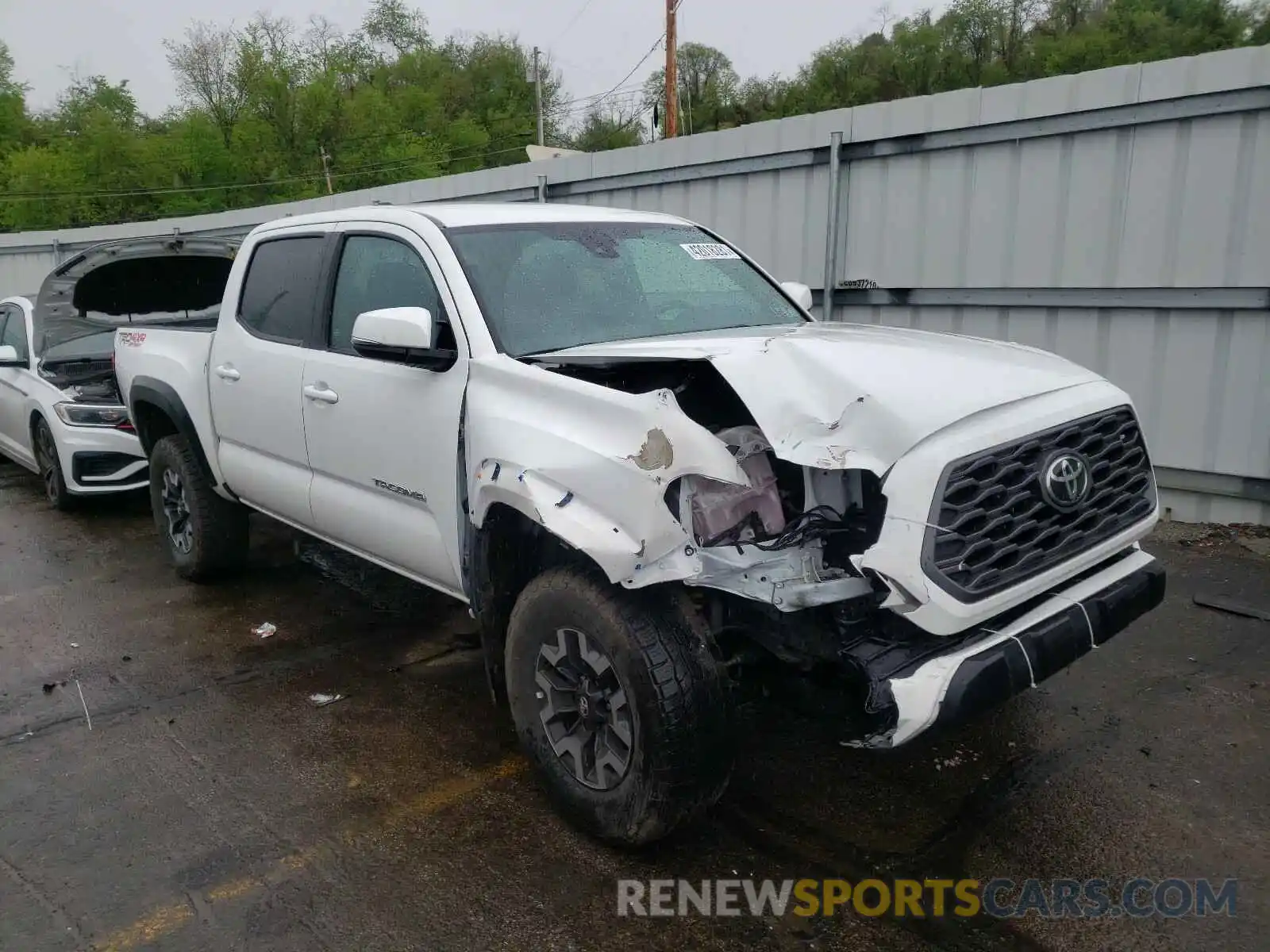 1 Photograph of a damaged car 3TMCZ5AN6LM336487 TOYOTA TACOMA 2020